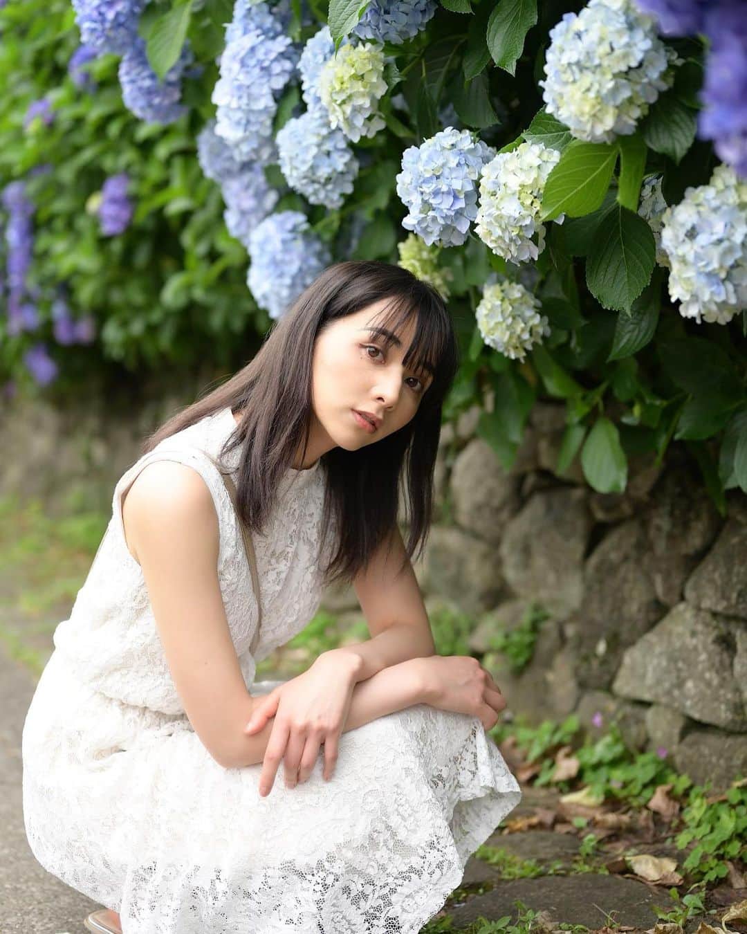 瀬野ユリエのインスタグラム：「お写真ありがとう🐸☔️💠 #ポートレート#撮影#紫陽花#写真好きな人と繋がりたい」