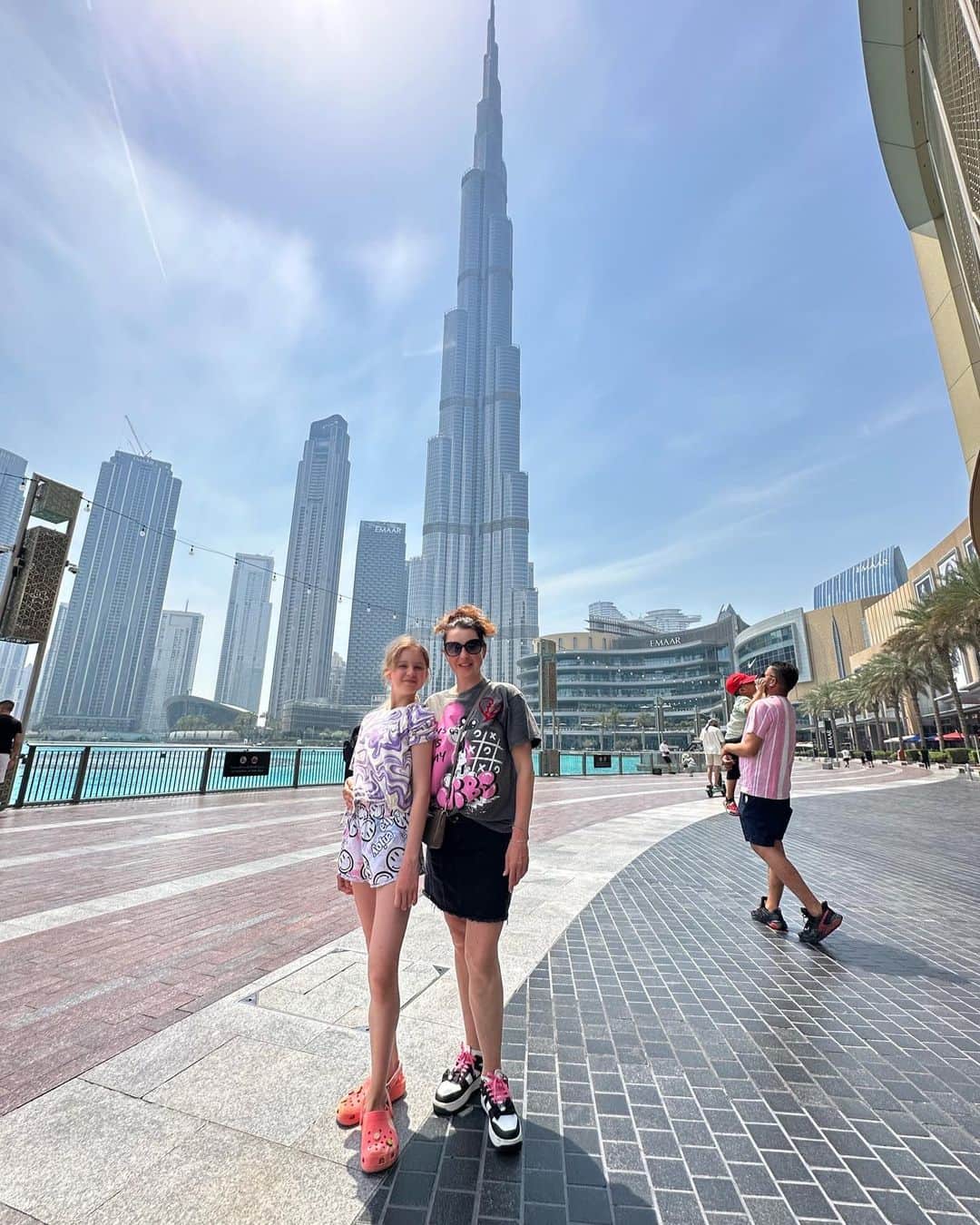 イリーナ・スルツカヤのインスタグラム：「Мама, мы в Дубае! Наш прекрасный отпуск с моими девочками❤️  #отпуск #иринаслуцкая #отпусксдетьми #дубай #путешествие #дети #слуцкая」