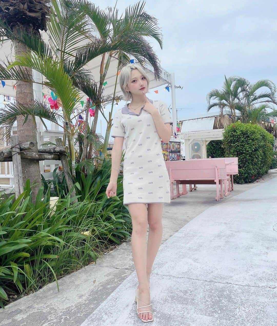 東條ゆりあのインスタグラム：「夏のお姉さん🌞🌴🌺✨」