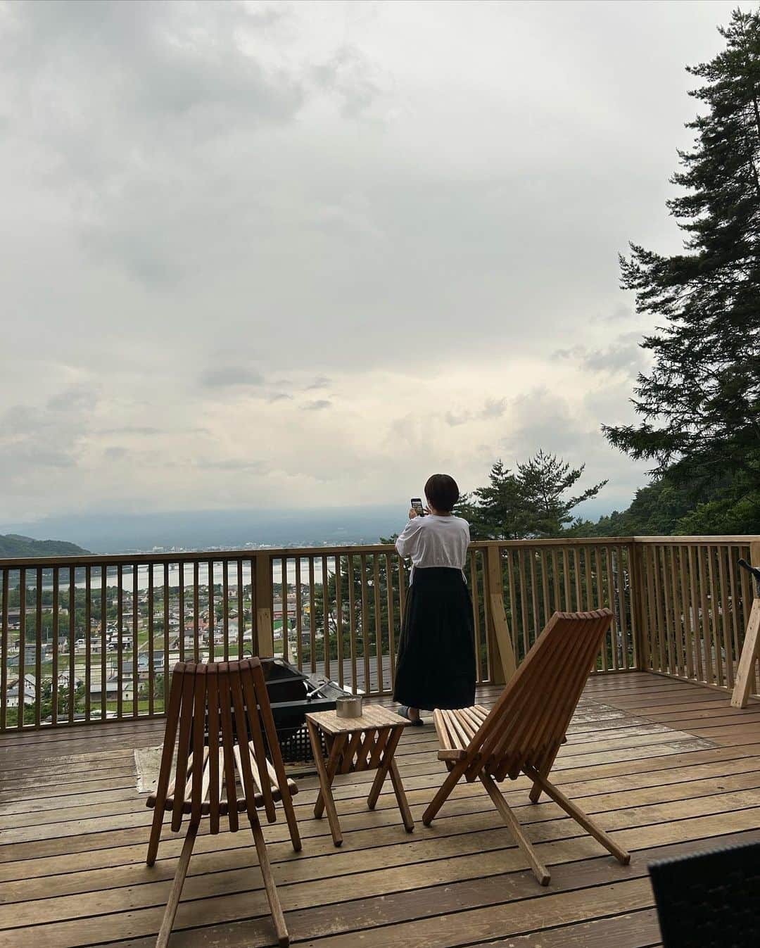 しなこさんのインスタグラム写真 - (しなこInstagram)「この前河口湖のグラピングいってきた🗻🩵  @minenohana さん( •̤ᴗ•̤ )♡  あいにくの天気で富士山見えてないけど本来ならめっちゃ綺麗に見えるんだよ🤍  楽しかったな〜🤍🤍  #富士山 #グランピング #minenohana」6月16日 20時59分 - ssshinako