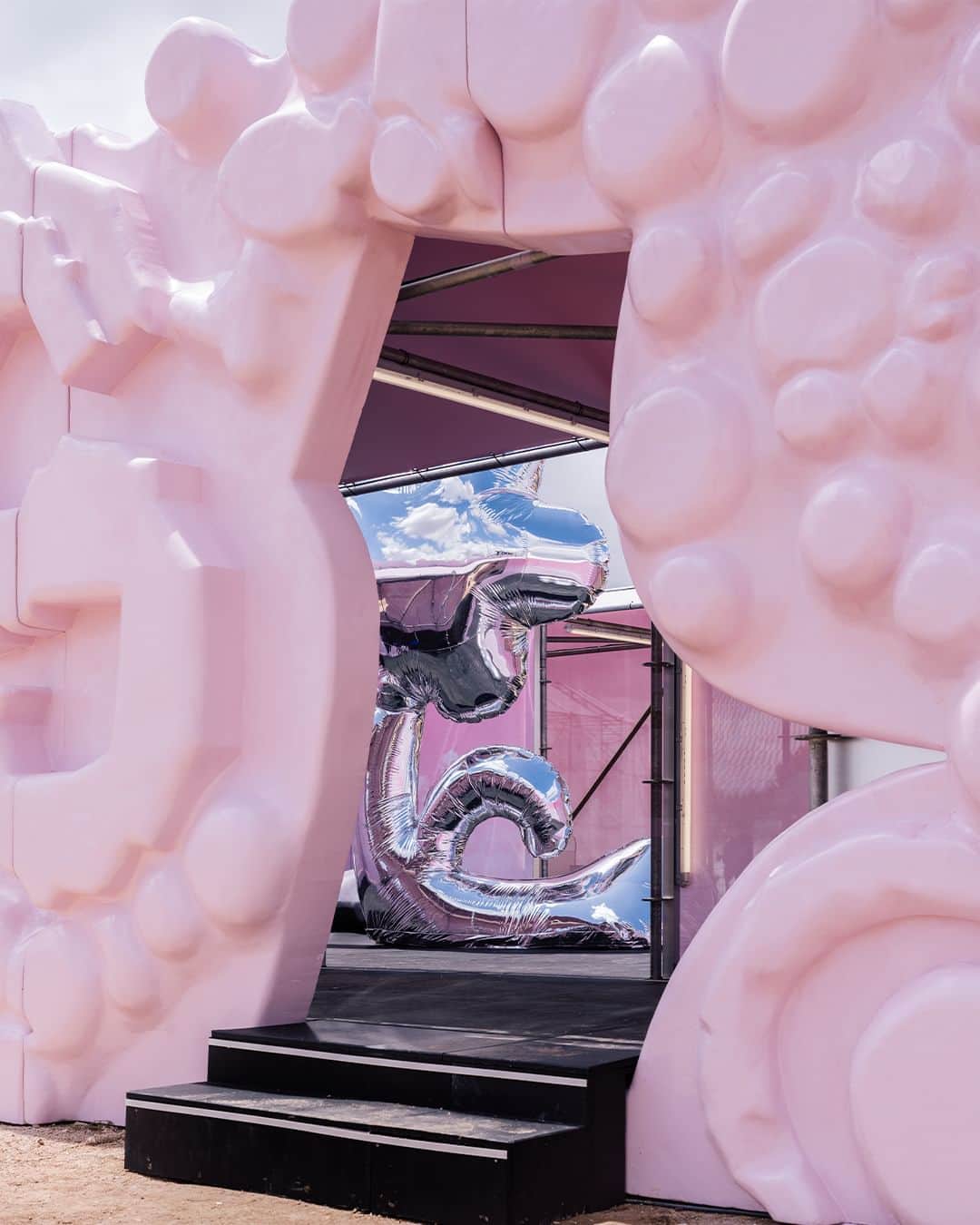 トウスのインスタグラム：「Our pavilion for music fests created in collaboration with @casantillon ✨Like walking in a dream that you’ll never want to walk out of.」