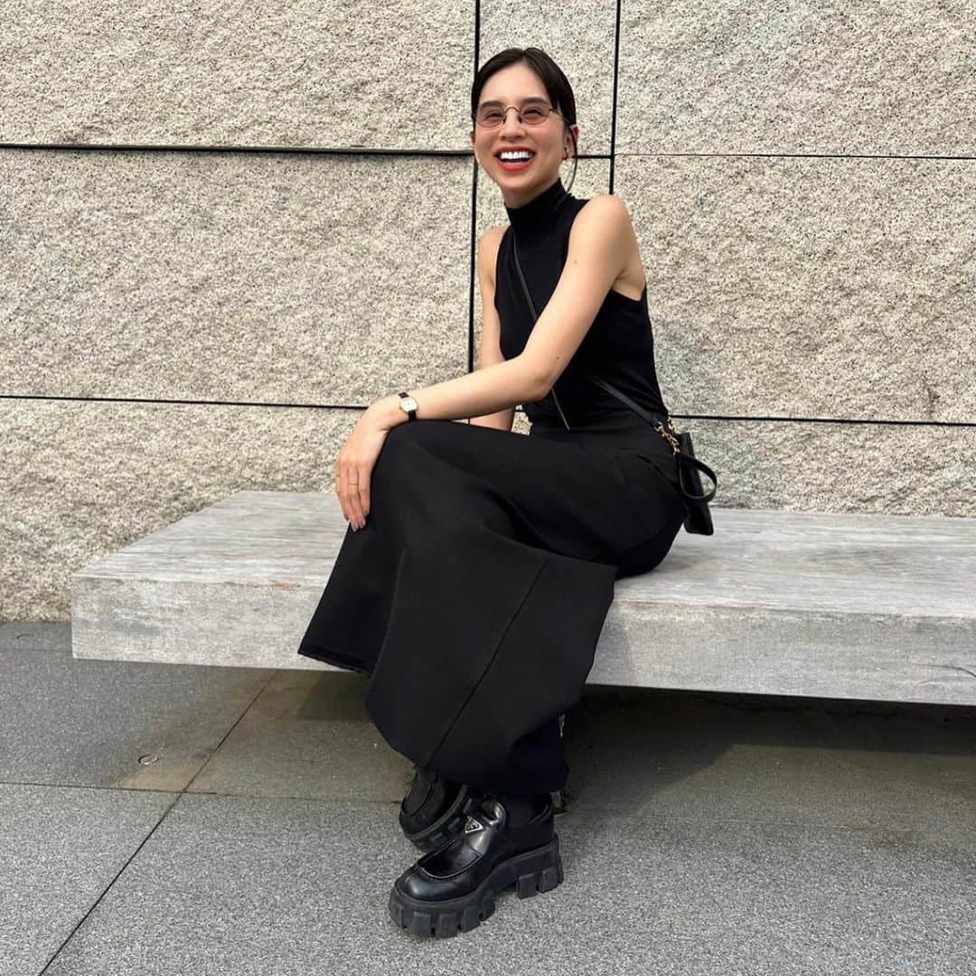 ラブリのインスタグラム：「🖤🖤🖤」