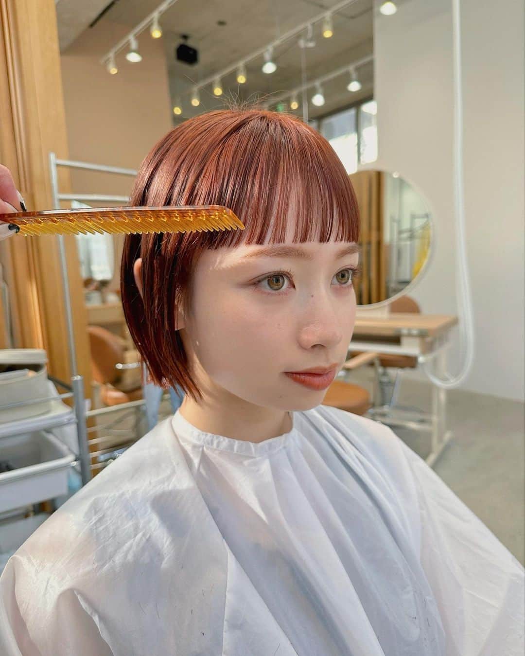 Momoのインスタグラム：「. 最近おんまゆもオレンジも めちゃめちゃ人気🫶🫶 . .  . ✔️画像を保存してカウンセリングの 時にみせてください♡♡ .  イメージを変えたいけど短くするのも ブリーチをするのも勇気がいる🥺 . そんな方にも幅広くその方にあった提案 をさせて頂き一緒におしゃれを楽しみましょう♡ . ブリーチカラーは【ケアブリーチ】を 推奨しております♡ . ケアブリーチは従来よりも髪の毛への ダメージが94%cutされます！ . ブリーチなしのダブルカラーも 提案させて頂きますのでぜひご相談ください♡ . 12／3から 新店舗　GARD/ëN (ガーデン／エン) がopen♡♡ . 場所は表参道♡♡ 新しいこだわりのつまったお店で ぜひお会いできるのを楽しみに お待ちしております♡♡ . . ご予約はTOPからご予約サイト に飛べます✈︎♡(料金もそちらを参考に) . ご新規様も喜んでお待ちしております♡ . お電話.DMからも受け付けております♡ (DMは返信が遅くなる可能性が ございますのでそちらご了承下さい🙇‍♀️)  . .  〒150-0001 東京都渋谷区神宮前5-39-2 2F . TEL☎︎ 03-6712-5995 . 表参道駅から徒歩5分🚶🏼‍♀️(A1出口) ( 銀座線/千代田線/半蔵門線 ) . . 月 定休日 火・水　11:00〜20:00 木・金　12:00〜20:30 土　10:00〜19:00 日　10:00〜19:00 祝　10:00〜19:00 . . ぜひ、ご予約お待ちしてます♡♡ . codeアカウントはこちら   @__cd.momo____________ ♡ . ぜひフォローしてください♡ .」