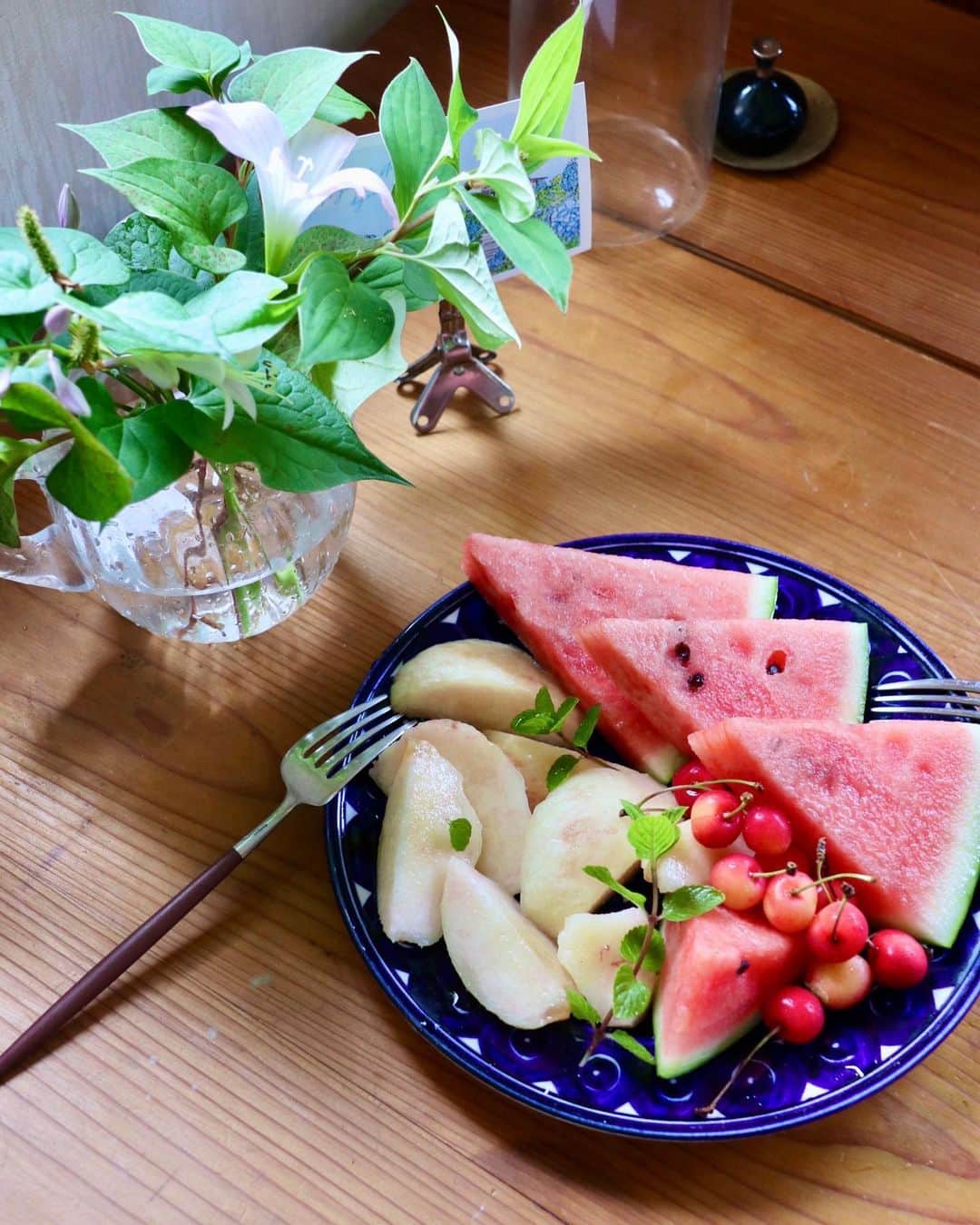 村上萌さんのインスタグラム写真 - (村上萌Instagram)「個人的にに好きなフルーツランキングがほとんど夏に旬を迎えるので、とても幸せ。 🥇桃🥈梨🥉パッションフルーツ(スイカと柿も捨てがたい)あんまり絵文字がなくて悔しい。ニッチなのかな。世間ではダントツいちごが優勝らしい。   #暮らしの微調整」6月16日 21時09分 - moemurakami_