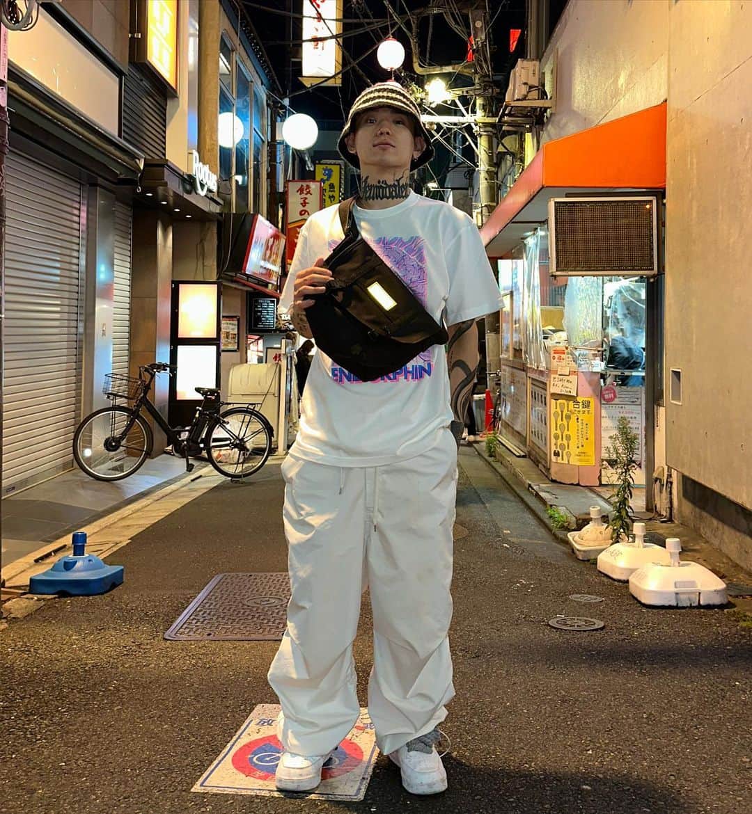 カワグチジンのインスタグラム：「今マンハッタンポーテージがちょうど良くハマる13年ぶりのYAAS  #ManhattanPortage #マンハッタンポーテージ」