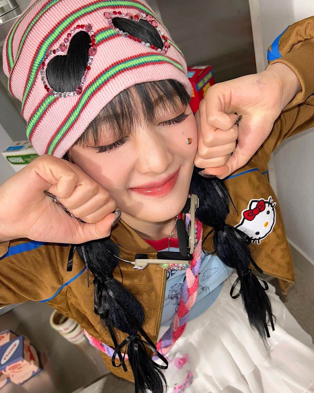 ミンニさんのインスタグラム写真 - (ミンニInstagram)「너~무 떨린다 내일 콘서트라니?!!!🥶🌈🍿🎶」6月16日 21時28分 - min.nicha