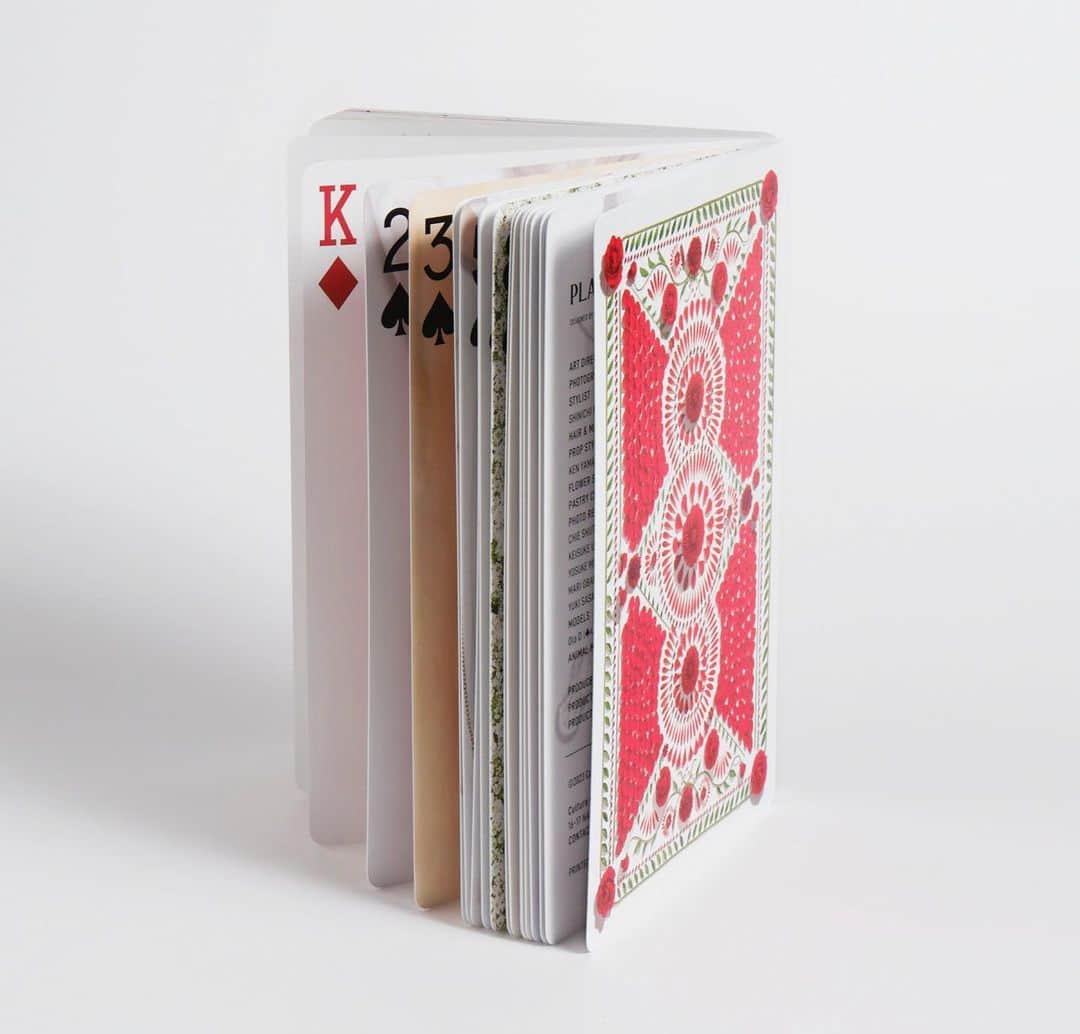 吉田ユニさんのインスタグラム写真 - (吉田ユニInstagram)「NOW IN STOCK! @seoulmuseum   韓国の個展のために制作した新作🃏 全てのカードを写真で撮影して作っています。 (日本での発売はまだ未定ですがまたお知らせします☺️) ●PLAYING CARDS BOOK  (To be used as a book, or alternatively, torn into large cards.) ●PLAYING CARDS ●YUNI YOSHIDA WORKS 2007-2019」6月16日 21時20分 - yuni_yoshida