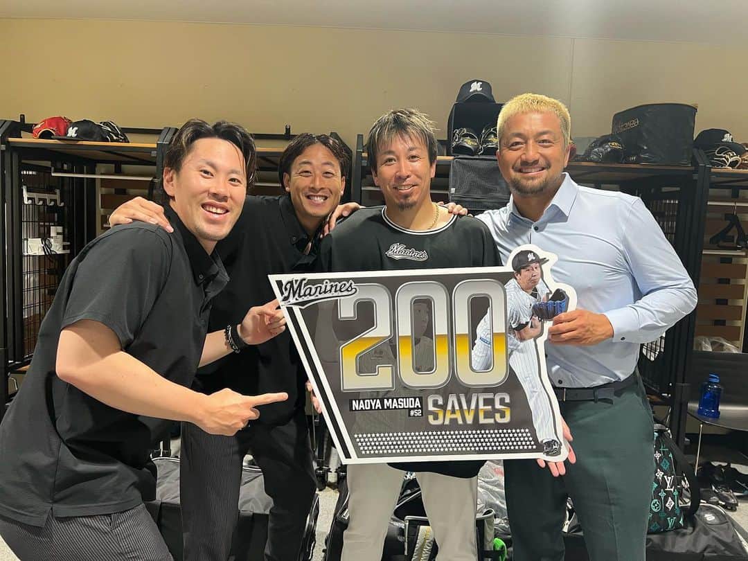 西村天裕のインスタグラム：「おばんです！ 益田さん200セーブおめでとうございます！！ 記念すべき200セーブに立ち会えて同じ和歌山県出身としてめっちゃ嬉しいです😊 明日もよろしくお願いいたします🤲🤲  明日も勝ちましょう！！  #益田直也 #澤村拓一 #坂本光士郎 #西村天裕 #chibalotte #200セーブ #和歌山 #守護神」