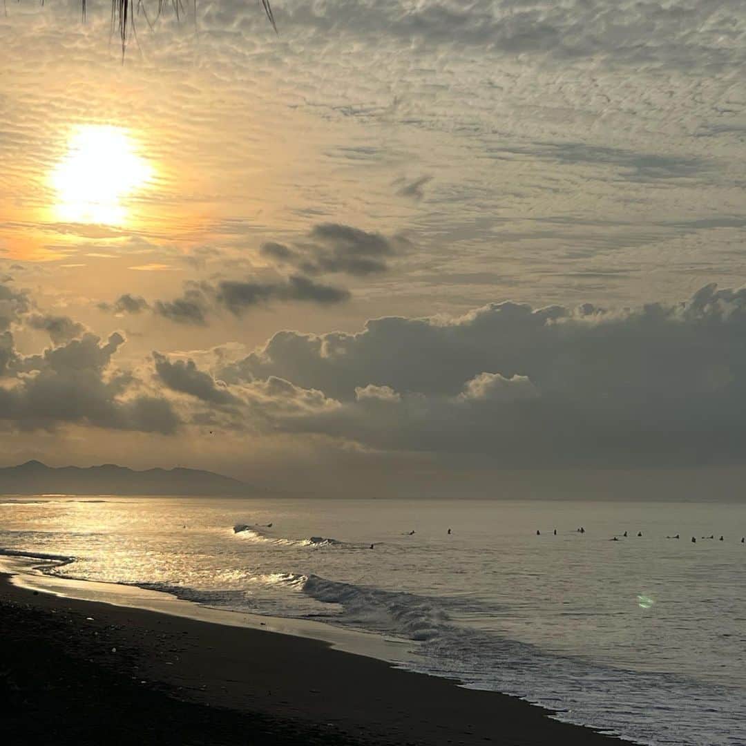 伊勢谷友介のインスタグラム：「Beautiful morning Sunshine. Sweet Cat. Tasty Pancake. Meeting Newfriends. Fresh Fishes. Great Bali.」