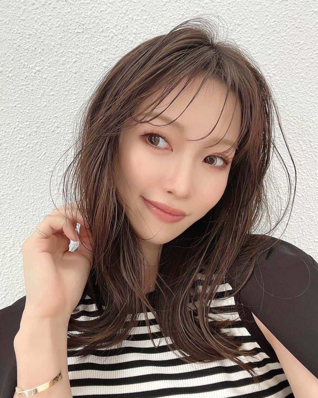 木田絵里香のインスタグラム：「. A/Wのhair&makeセミナーの日💄 キラキラアイラインもhair setしていただいた髪もちょーかわいい☺️ . #hairset#hair#hairstyle#makeup#秋メイク#ヘアセット#ミディアム#ミディアムヘア#メイク」