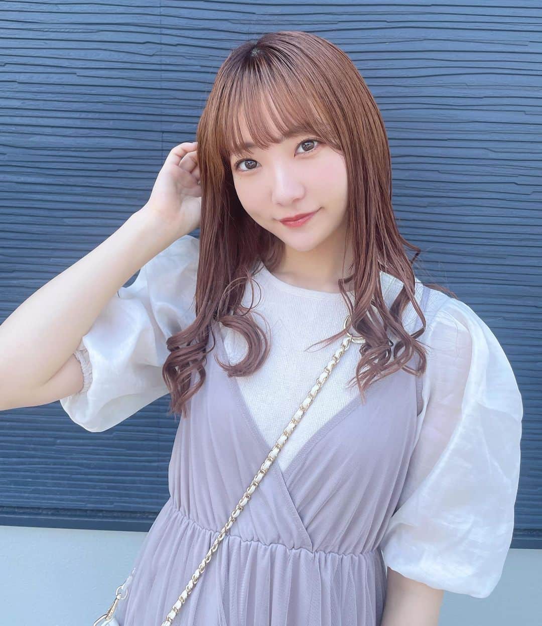 夏川愛実のインスタグラム：「⁡ ⁡ 今の時期ぐらいの気温好きだなあ〜 ⁡ ⁡ #夏コーデ#ワンピース#キャミワンピ#GRL #オレンジブラウン#ヘアカラー #ロングヘア#エクステ#ヘアカラー#暖色カラー #ヘアアレンジ#春コーデ#淡色女子#淡色コーデ #148cm#f4f#いいね返し#l4l#フォロバ ⁡ ⁡ ⁡ ⁡」