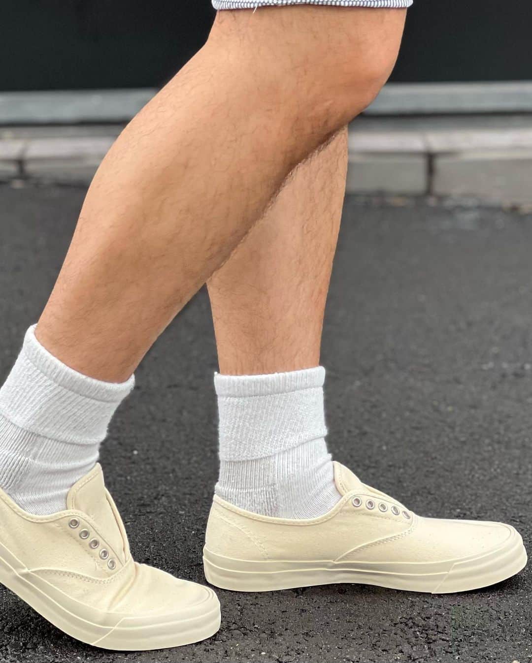 BEAMS+さんのインスタグラム写真 - (BEAMS+Instagram)「・ BEAMS PLUS RECOMMEND.  <SPERRY TOPSIDER × BEAMS PLUS >  "MIL CVO"  Coordination that incorporates seersucker shorts into the classic BEAMS PLUS button-down shirt. The ivory color is easy to incorporate into the ivy style, making it a pair that can be matched with a wide range of styles.  -------------------------------------  BEAMS PLUSの定番アイテムであるボタンダウンシャツにシアサッカーのショーツを取り入れたコーディネート。アイボリーのカラーはアイビースタイルに取り入れやすく、幅広いスタイリングに合わせられる一足です。 #beams #beamsplus #beamsplusharajuku  #harajuku #mensfashion #mensstyle #stylepoln #menswear #sperry #sperrytopsider #cvo」6月16日 21時39分 - beams_plus_harajuku