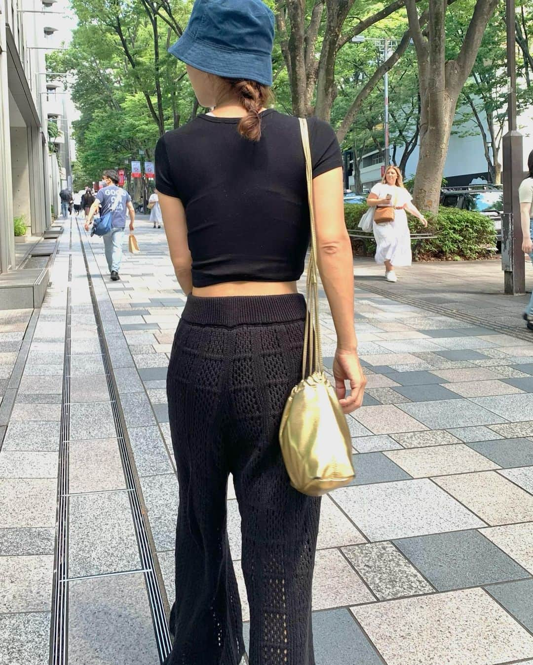 馬渕真由子さんのインスタグラム写真 - (馬渕真由子Instagram)「何年も、それはもう何年も前に買ったピアスをまた気分でたまに付けてます。チラッと見えるくらいが可愛いよねと思ったり。  夏になるとなぜか黒い服着たくなるんですがその心は一体なんなんでしょう😶」6月16日 21時53分 - mabchi.mayuk