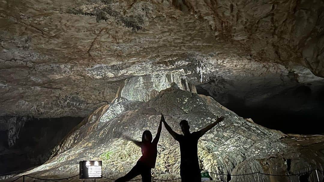 矢吹春奈さんのインスタグラム写真 - (矢吹春奈Instagram)「I went to the biggest cave in Japan. It was so cool!! I felt amazing energy from the huge limestone.」6月16日 21時54分 - yabukiharuna