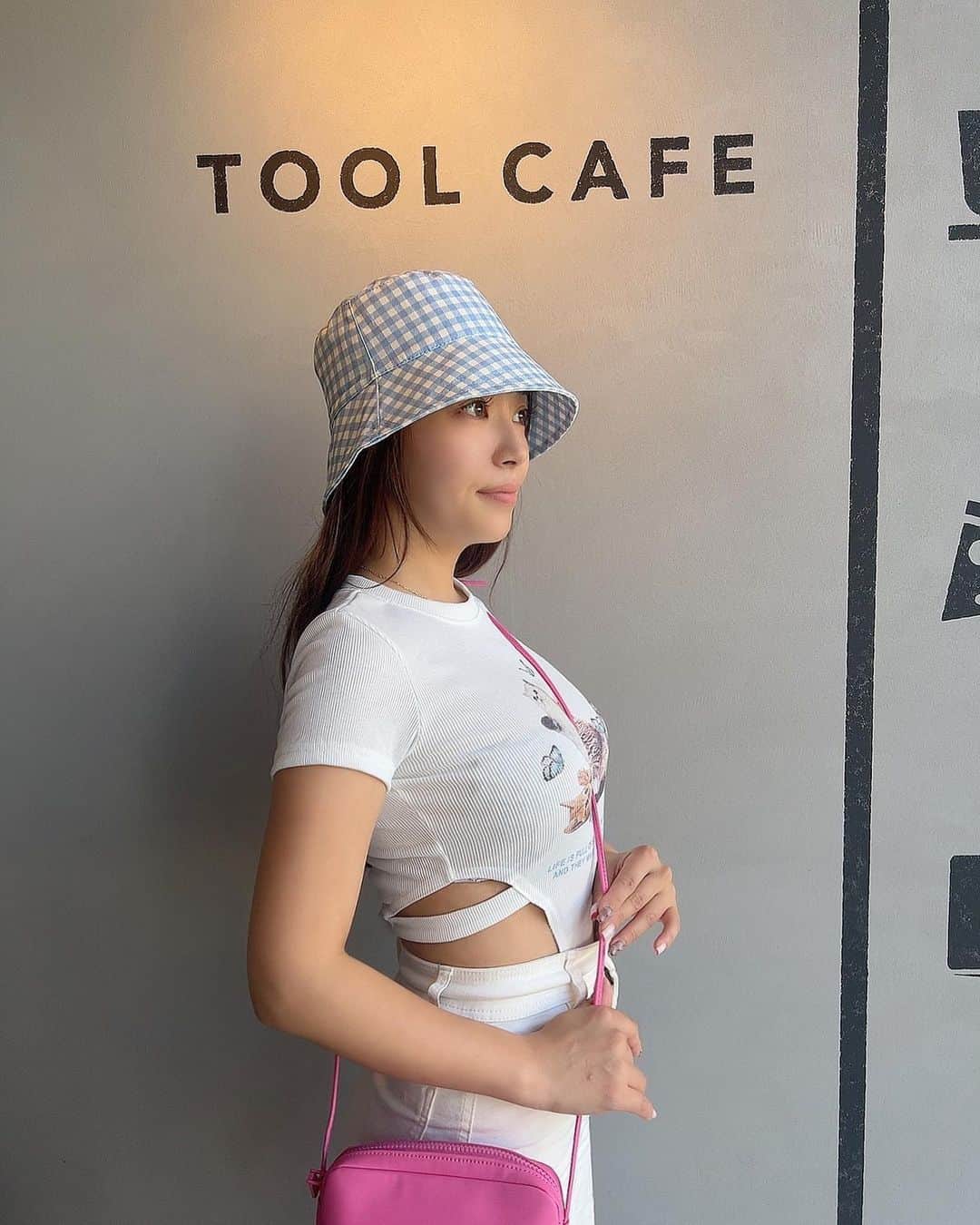 中村かなのインスタグラム：「プチプラすぎるのに🥹 かわいいアイテムがたくさんのSHEIN @shein_japan  @sheinofficial   🐈TOPS は 割引使って ¥800 くらい😳 🩴も毎日履いてるお気に入り♡  もともとプチプラなのに 最大20％オフになるクーポンコード 頂いたので使ってくださいね🏷️  クーポンコード : 6S149 ※0-5999円で15%オフ 6000円以上のご購入で20％オフ ※有効期限：2023-07-31  #saveinstyle #SHEIN #SHEINコーデ #SHEIN購入品 #夏コーデ #夏服  #購入品紹介 #sheingals #sheinofficial #sheinootd #sheinoutfits #夏服コーデ #プチプラコーデ #プチプラ」