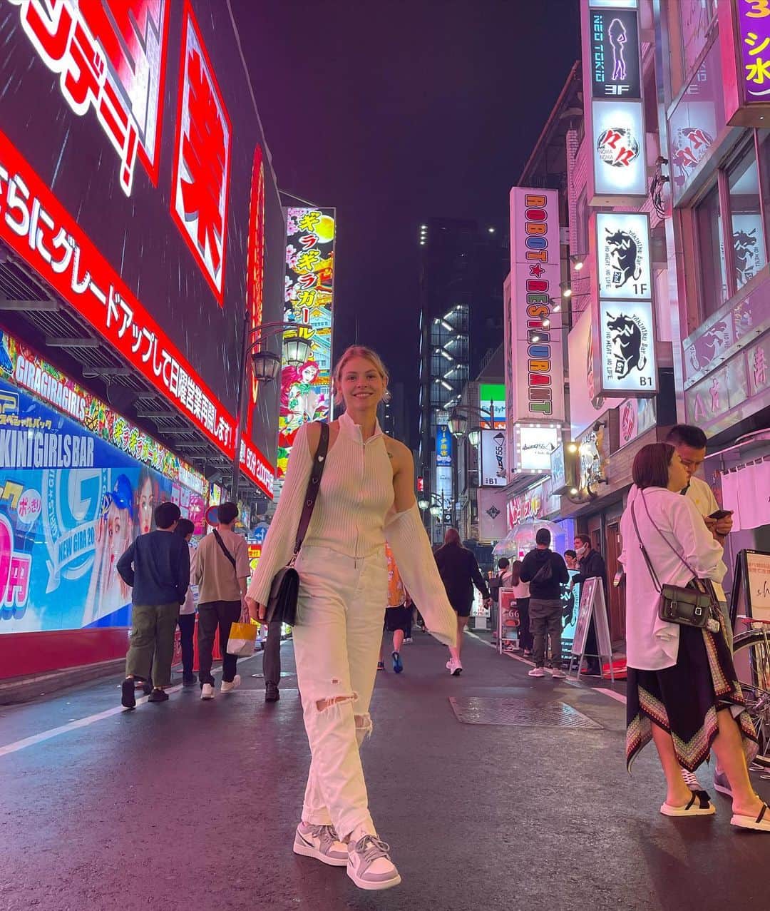 アンゲリーナ・クチヴァルスカさんのインスタグラム写真 - (アンゲリーナ・クチヴァルスカInstagram)「Once in Tokyo 🇯🇵❤️」6月16日 21時50分 - angeliiinaa__
