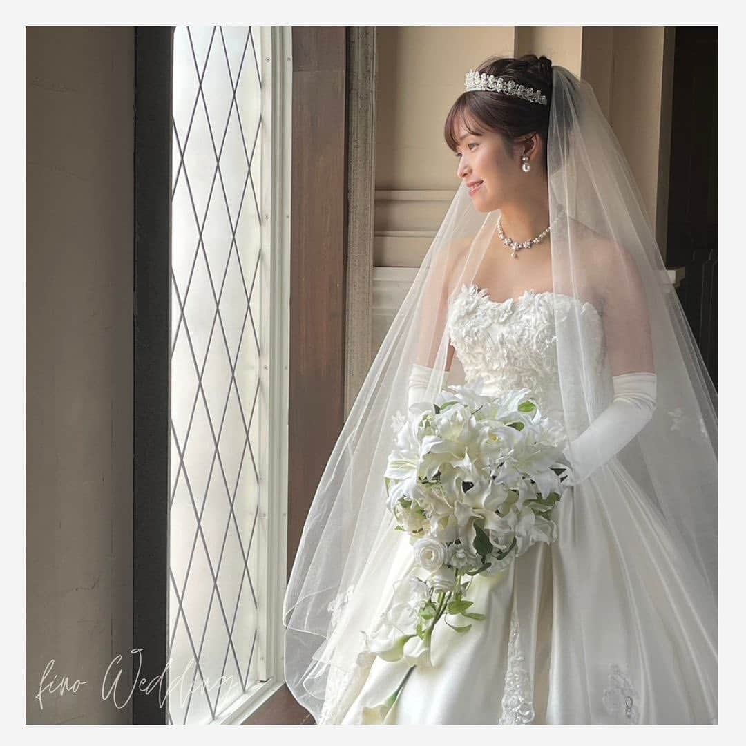 fino_wedding【フィーノ公式】さんのインスタグラム写真 - (fino_wedding【フィーノ公式】Instagram)「【卒花嫁レポート】  @esprit_de_nature_wedding   母と選んだ運命のドレス  🤍　ロイヤル感溢れるウエディングドレスは桂由美のオートクチュール  いくつものドレスの中で素材やシルエット、そしてゴージャスなトレーンなど、どれをとってもため息の出る美しさに魅了されました。母と何度か通わせて頂きました。それも大切な思い出になりました。  💙カラードレスは悩みました。でも、スタイリストさんからのアドバイスや周りの方からのお薦めもあり、由美ブルーの美しいカラードレスに決めました。  本当にどれも素敵で大満足です❤️  ※スタッフより※  おめでとうございます。 フィーノとはご縁のあった新婦様。素敵なドレスを選んで頂き本当に光栄です。 ロイヤル感がとってもお似合いで、桜の花とのお写真もバッチリ😊 色々なお話しも楽しく、素敵なお時間を共有でき、嬉しかったです。  #ロイヤルウエディング  #ウエディングドレス  #カラードレス  #ロイヤルブルー  #桂由美ドレス  #桂由美  #オートクチュール  #サテンドレス  #ブルーコーデ  #トレーン長め  #wedding  #weddingdress  #weddingday  #weddingphotography  #colordress  #cocktaildress  #バックリボン  #桜の花  #2023春婚  #2023wedding  #卒花嫁レポ  #静岡卒花嫁  #春婚  #静岡花嫁  #袖ありドレス  #チャペル挙式  #ゲストハウスウェディング  #スタッフブログ」6月26日 20時20分 - fino_wedding