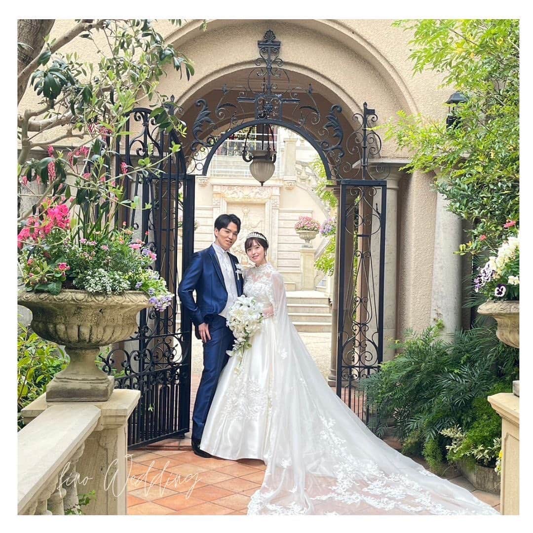 fino_wedding【フィーノ公式】さんのインスタグラム写真 - (fino_wedding【フィーノ公式】Instagram)「【卒花嫁レポート】  @esprit_de_nature_wedding   母と選んだ運命のドレス  🤍　ロイヤル感溢れるウエディングドレスは桂由美のオートクチュール  いくつものドレスの中で素材やシルエット、そしてゴージャスなトレーンなど、どれをとってもため息の出る美しさに魅了されました。母と何度か通わせて頂きました。それも大切な思い出になりました。  💙カラードレスは悩みました。でも、スタイリストさんからのアドバイスや周りの方からのお薦めもあり、由美ブルーの美しいカラードレスに決めました。  本当にどれも素敵で大満足です❤️  ※スタッフより※  おめでとうございます。 フィーノとはご縁のあった新婦様。素敵なドレスを選んで頂き本当に光栄です。 ロイヤル感がとってもお似合いで、桜の花とのお写真もバッチリ😊 色々なお話しも楽しく、素敵なお時間を共有でき、嬉しかったです。  #ロイヤルウエディング  #ウエディングドレス  #カラードレス  #ロイヤルブルー  #桂由美ドレス  #桂由美  #オートクチュール  #サテンドレス  #ブルーコーデ  #トレーン長め  #wedding  #weddingdress  #weddingday  #weddingphotography  #colordress  #cocktaildress  #バックリボン  #桜の花  #2023春婚  #2023wedding  #卒花嫁レポ  #静岡卒花嫁  #春婚  #静岡花嫁  #袖ありドレス  #チャペル挙式  #ゲストハウスウェディング  #スタッフブログ」6月26日 20時20分 - fino_wedding