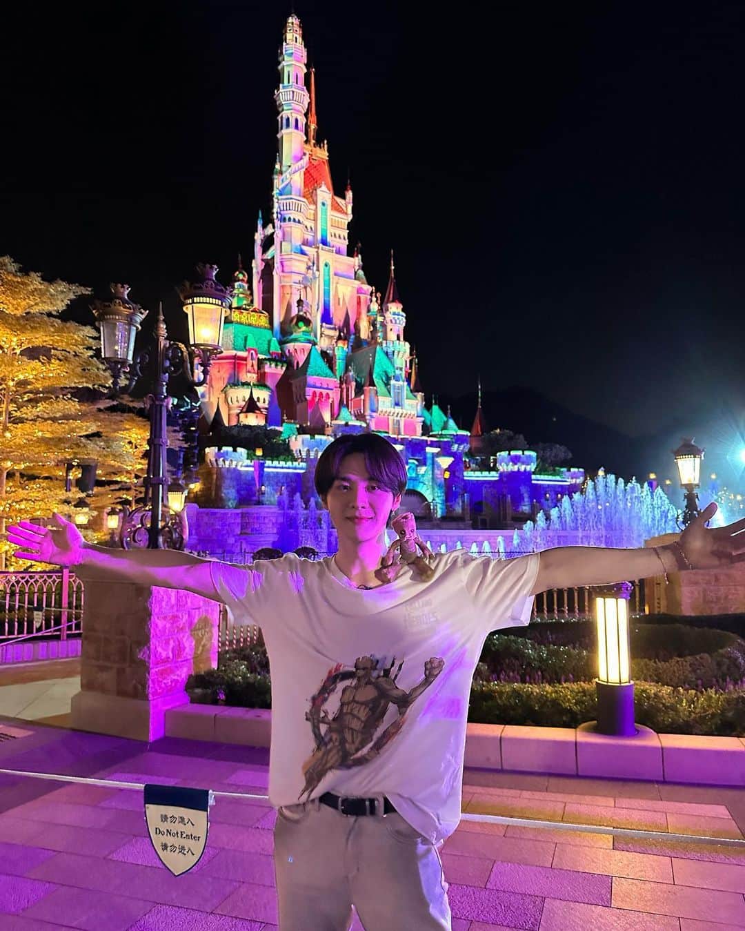 クン（KUN）のインスタグラム：「Hongkong Disneyland ❤️」