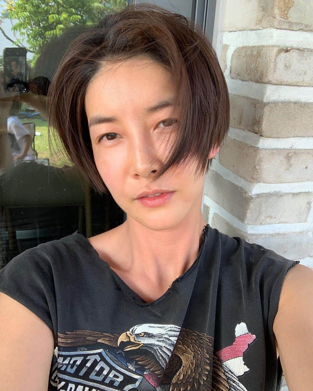 チン・ソヨンのインスタグラム：「낮술 쉼 꽃들」