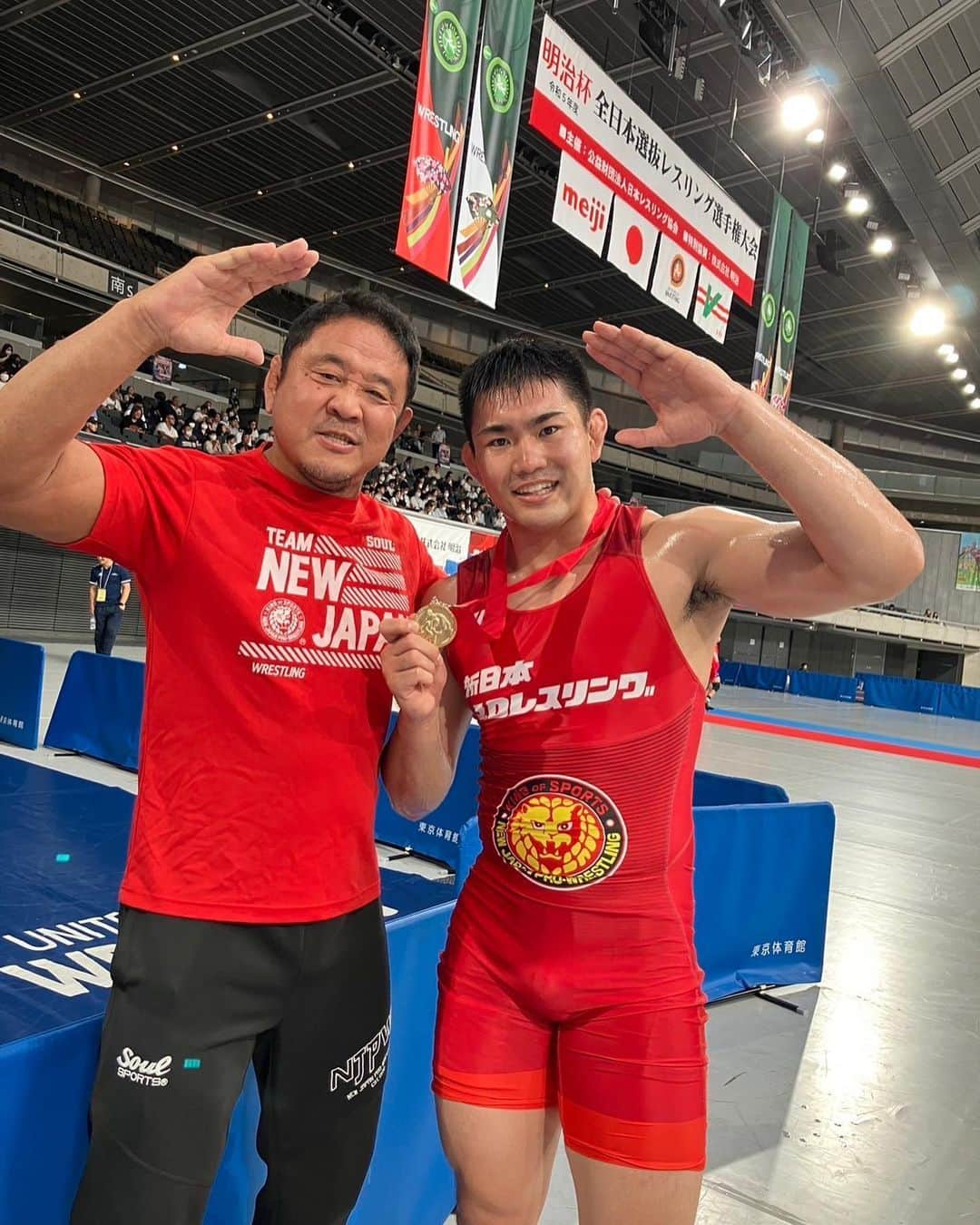 永田裕志さんのインスタグラム写真 - (永田裕志Instagram)「本日明治杯全日本レスリング選抜選手権大会にてFスタイル97キロ級にて新日本プロレス所属石黒峻士が見事優勝しました。  これにより今年の世界選手権代表に選ばれました。  世界選手権で第5位までに入ればパリ五輪の出場権を得ることになります。  是非頑張って出場権をゲットして欲しいです。  頑張れ👍‼️  #レスリング #teamnewjapan #永田裕志 #永田克彦 #石黒峻士  #明治杯全日本選抜レスリング選手権大会  #フリースタイル #97キロ級」6月16日 22時13分 - yuji_nagata