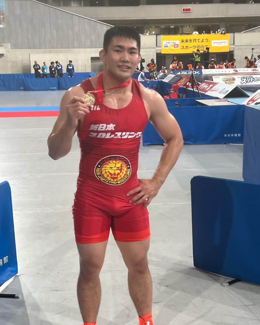 永田裕志のインスタグラム：「本日明治杯全日本レスリング選抜選手権大会にてFスタイル97キロ級にて新日本プロレス所属石黒峻士が見事優勝しました。  これにより今年の世界選手権代表に選ばれました。  世界選手権で第5位までに入ればパリ五輪の出場権を得ることになります。  是非頑張って出場権をゲットして欲しいです。  頑張れ👍‼️  #レスリング #teamnewjapan #永田裕志 #永田克彦 #石黒峻士  #明治杯全日本選抜レスリング選手権大会  #フリースタイル #97キロ級」