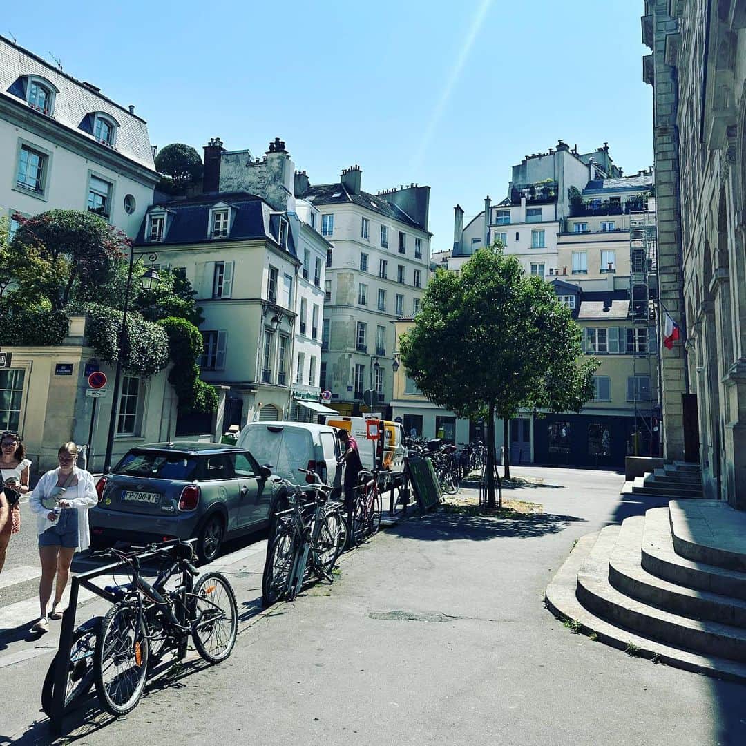 辻仁成さんのインスタグラム写真 - (辻仁成Instagram)「今日のパリ・左岸サン=ジェルマンデプレ界隈、ふふ、 パリの空気感を、どうぞ。」6月16日 22時35分 - tsujihitonari