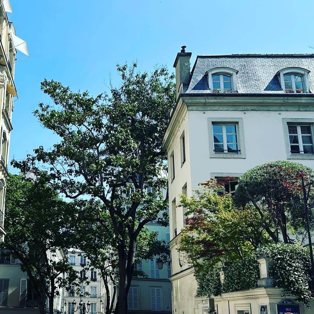 辻仁成さんのインスタグラム写真 - (辻仁成Instagram)「今日のパリ・左岸サン=ジェルマンデプレ界隈、ふふ、 パリの空気感を、どうぞ。」6月16日 22時35分 - tsujihitonari
