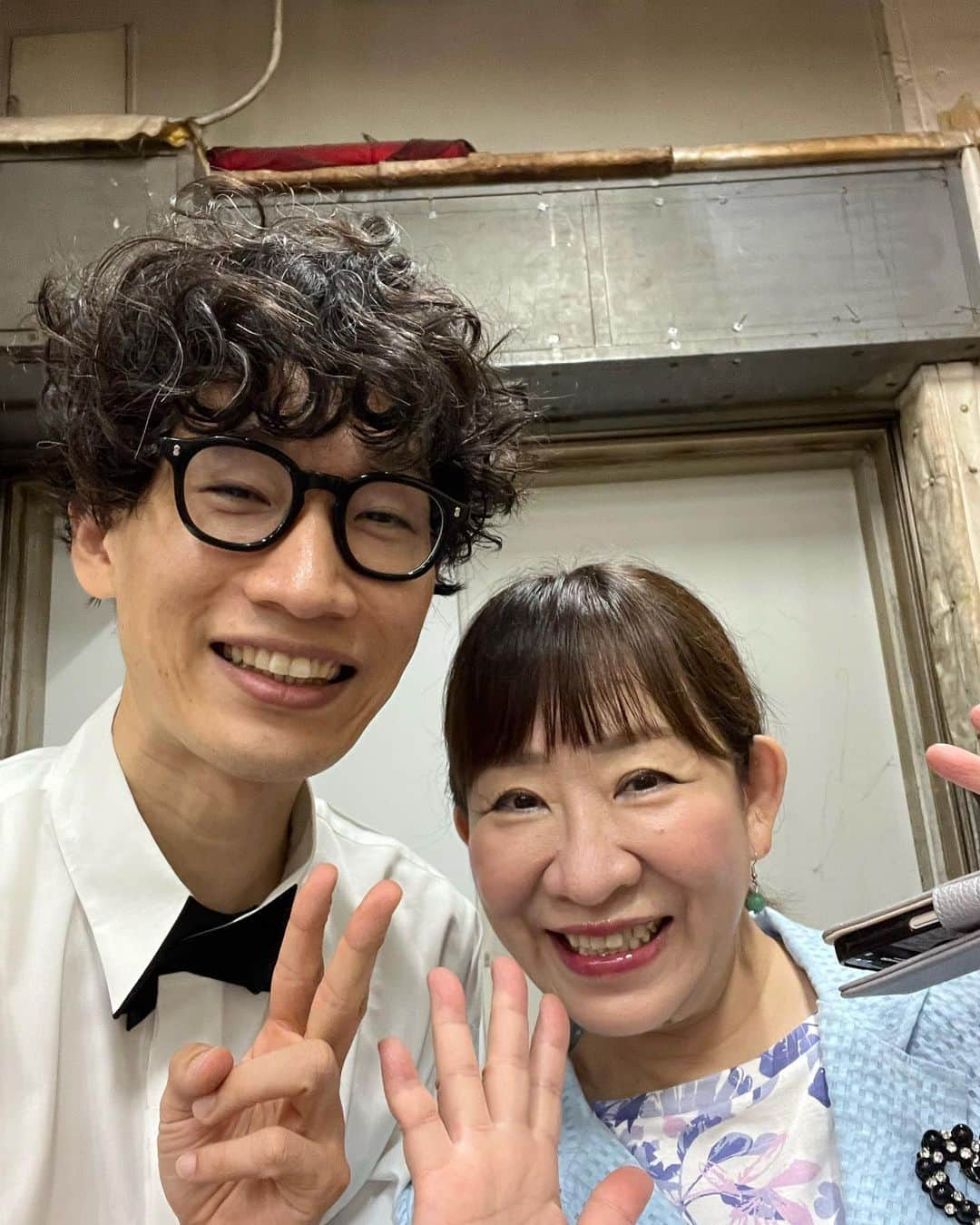 もりやすバンバンビガロさんのインスタグラム写真 - (もりやすバンバンビガロInstagram)「あきえ姉さんと一緒に写真をとっていただきました✨✨ 🤗🤗🤗🤗🤗🤗」6月16日 22時35分 - moriyasubanbanbigaro