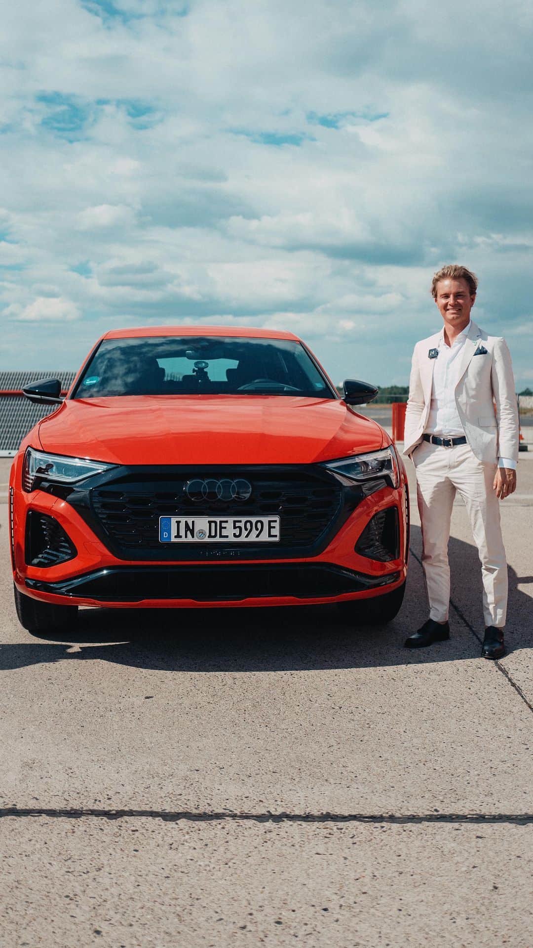 ニコ・ロズベルグのインスタグラム：「That looked insane! Offroad driving experience at the @greentech_festival! Cool opportunity for everyone to test-ride the newest electric cars, motorbikes, and last-mile solutions!」