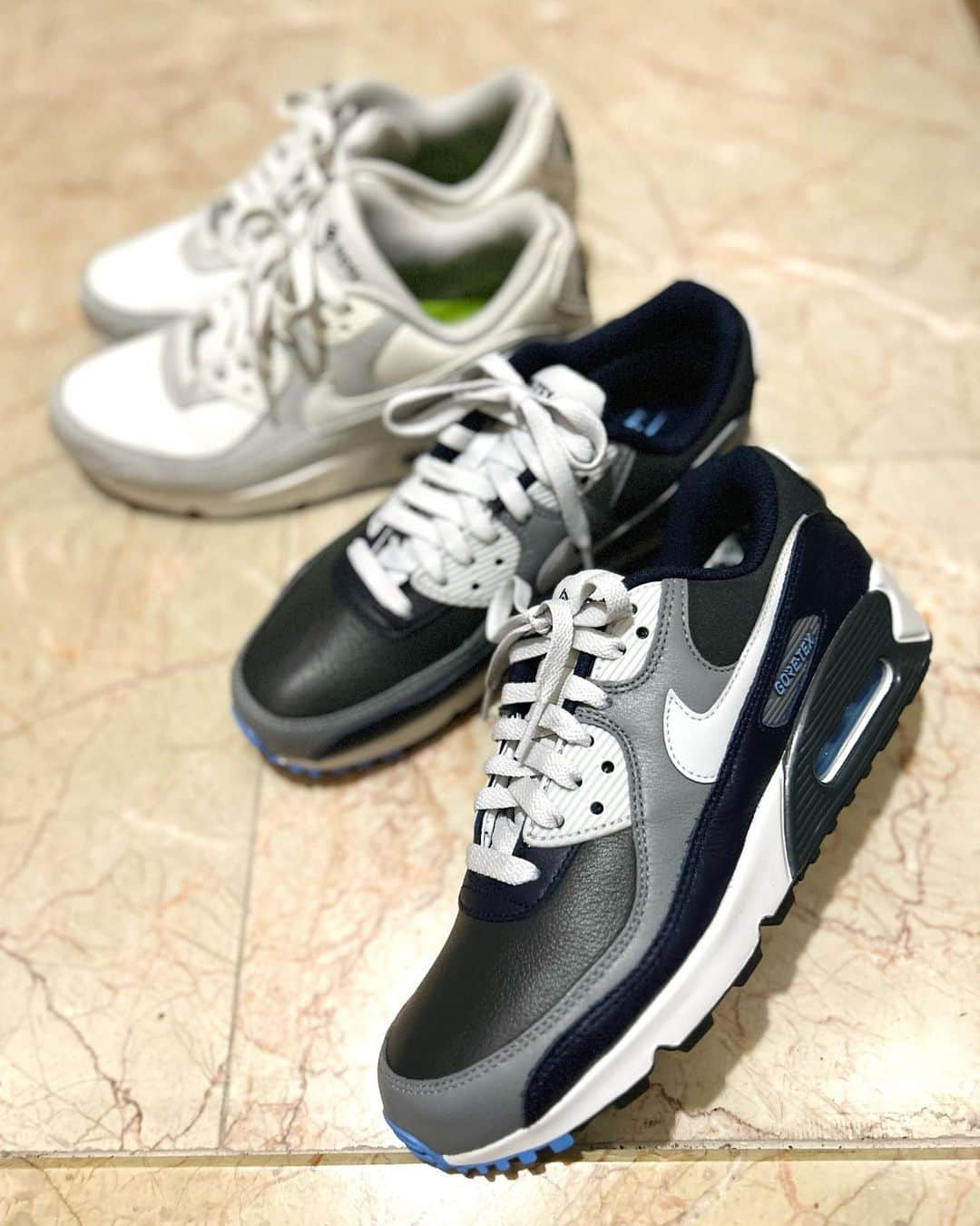 進藤やす子さんのインスタグラム写真 - (進藤やす子Instagram)「＊ 春先に購入したNIKE AIRMAX90 GORE-TEXバージョン（奥） あまりに便利すぎて色違い（手前）をお迎えしました🩶  週に3日山形出張、晴れの日も雨の日もこれ1足で大丈夫🙆‍♀️  #nike #nikeshoes #nikeairmax #goretex  #nikeairmax90 #nikeairmax90goretex  #ナイキ #エアマックス #エアマックス90  @nike @niketokyo」6月16日 22時46分 - yasukoshindo