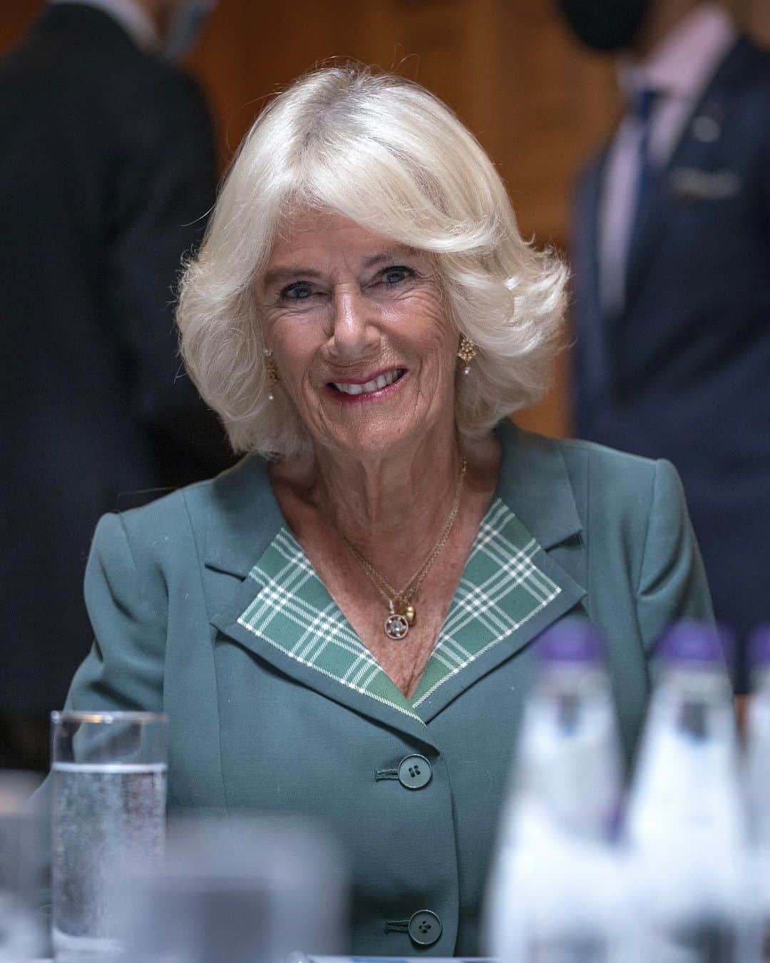 ロイヤル・ファミリーのインスタグラム：「The King has been graciously pleased to appoint The Queen to the Most Ancient and Most Noble Order of the Thistle.  The Order represents the highest honour in Scotland. Revived by King James VII, the Order has a complement of 16 Knights.  Head to royal.uk to read more about Her Majesty’s work in Scotland, including with…  🎓 The University of Aberdeen  🧡 Maggie’s Cancer Care Centres ⛱️ Crathie Opportunity Holidays 🌷 Scotland’s Gardens Scheme  🐴 Horseback UK 👭 Ballater Women’s Institute 🖼️ Upper Deeside Art Society 🤝 South Ayrshire Women’s Aid  📚 Braemar Literary Festival  🎖️ 3 Rifles   …and more!」