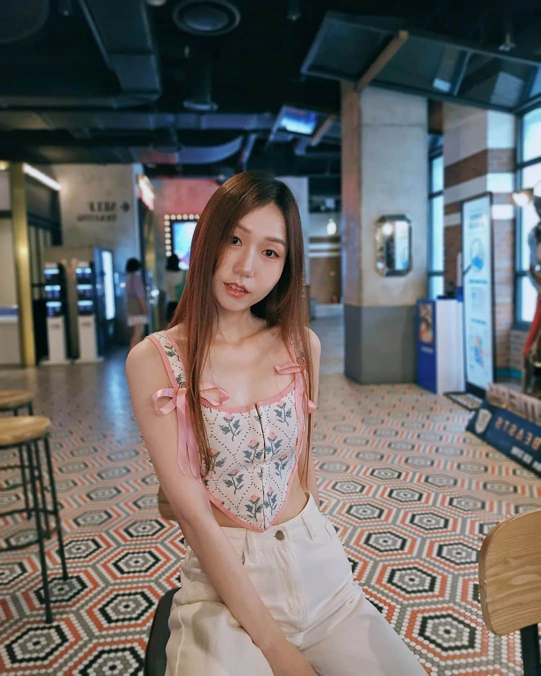 우~~사기다のインスタグラム：「여름이 좋아! 🩷   밤이 짧고 세상이 밝아!」