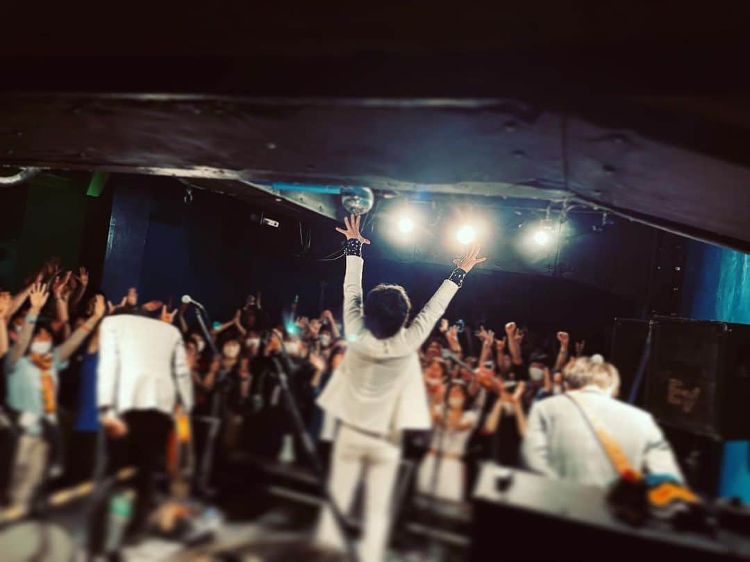 オカモト"MOBY"タクヤのインスタグラム：「難波Mele。 #KingBrothers と久しぶりの2マン。身体が勝手にボクを燃えさせた。初めてのハコ、メレのフロアがこちらから見ると逆「レ」の字みたいで新鮮でした！」