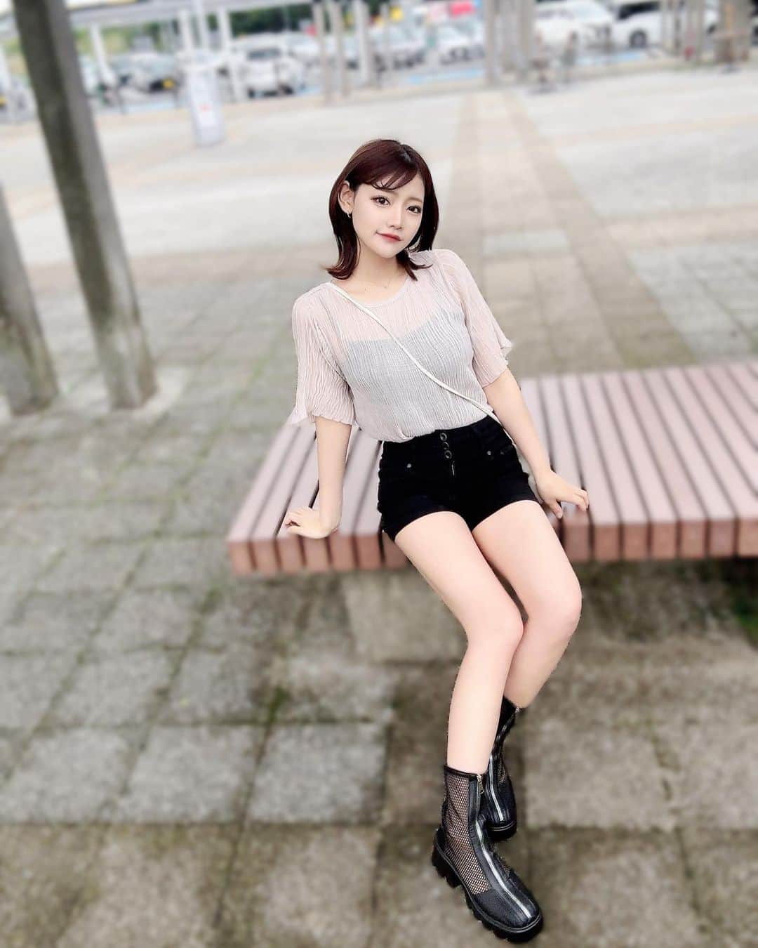 YUINAさんのインスタグラム写真 - (YUINAInstagram)「この日履いてたブーツ可愛いニダ🤍  @ksg_seoul」6月16日 22時53分 - y_i_n35