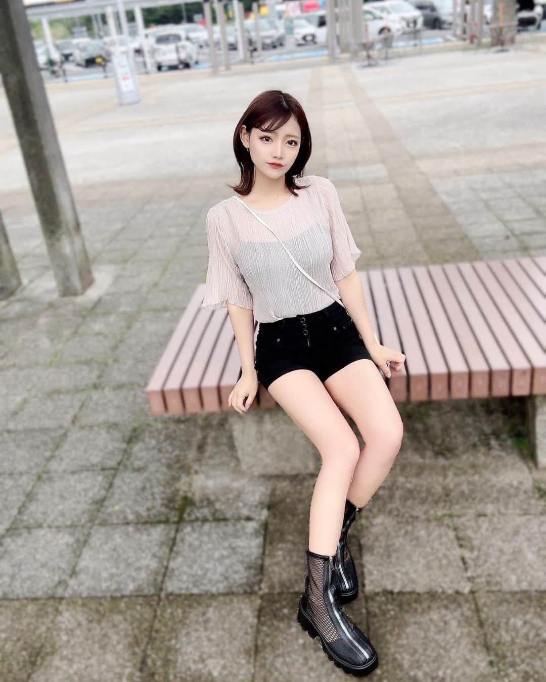 YUINAさんのインスタグラム写真 - (YUINAInstagram)「この日履いてたブーツ可愛いニダ🤍  @ksg_seoul」6月16日 22時53分 - y_i_n35