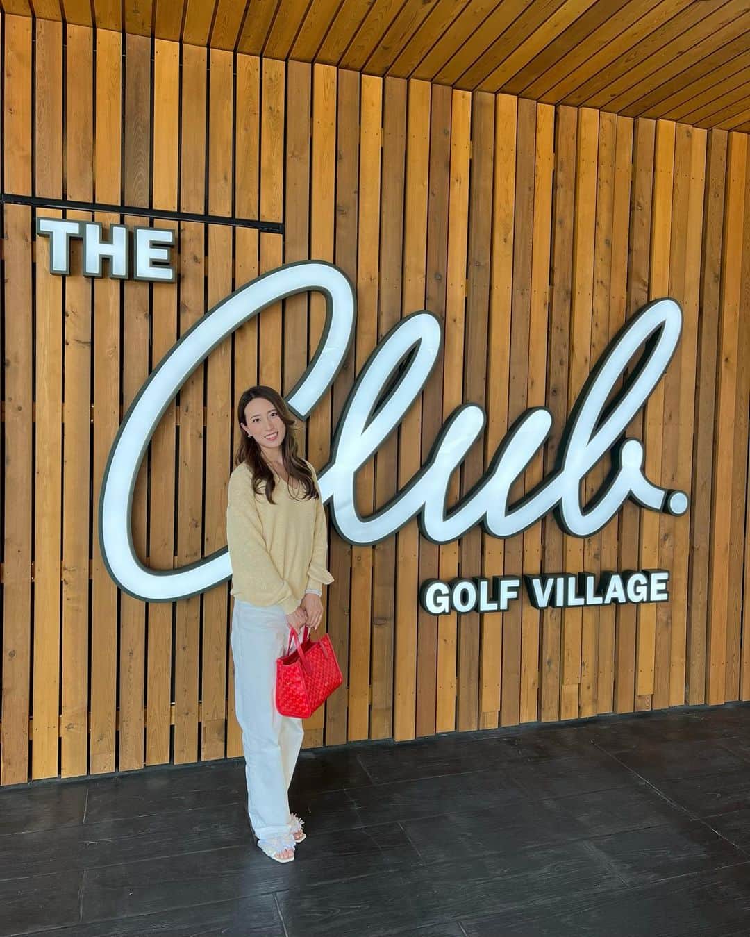 のインスタグラム：「🌿 𝚃𝙷𝙴 𝙲𝚕𝚞𝚋 𝙶𝙾𝙻𝙵 𝚅𝙸𝙻𝙻𝙰𝙶𝙴 🌿  もう先月だけど、𝚃𝙷𝙴 𝚁𝙰𝚈𝚂𝚄𝙼⛳️が名前変わって、𝚃𝙷𝙴 𝙲𝚕𝚞𝚋 𝙶𝙾𝙻𝙵 𝚅𝙸𝙻𝙻𝙰𝙶𝙴⛳️になった所に行って来ました！  ゴルフと、温泉＆サウナ好きの為のスペシャルコース✨ご飯も美味しいから感動する🥹これからは行く頻度増えそう🤭  swipeして見てね🫶  （こういう正面写真は苦手🫨）  #theclub #theclubgolfvillage  #theraysum #golfclub #golfcourse #golfstay #golflife #golfstagram #golf #trip #travel #hotel #pearlygates  #ザクラブ #レーサム #ゴルフ #ゴルフ女子 #パーリーゲイツ #ゴルフ初心者 #パーリーゲイツ女子」