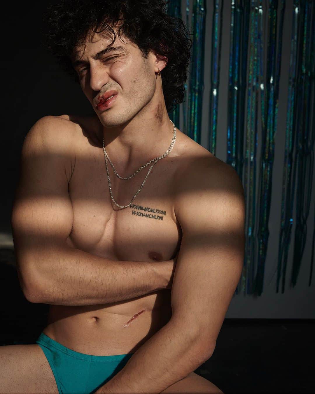 カーター・スミスのインスタグラム：「Happy Friday! . . . . . @nikauofficial for ALL THE DEAD BOYS dot com & Dirty Little Fridays (signup link in my bio)」