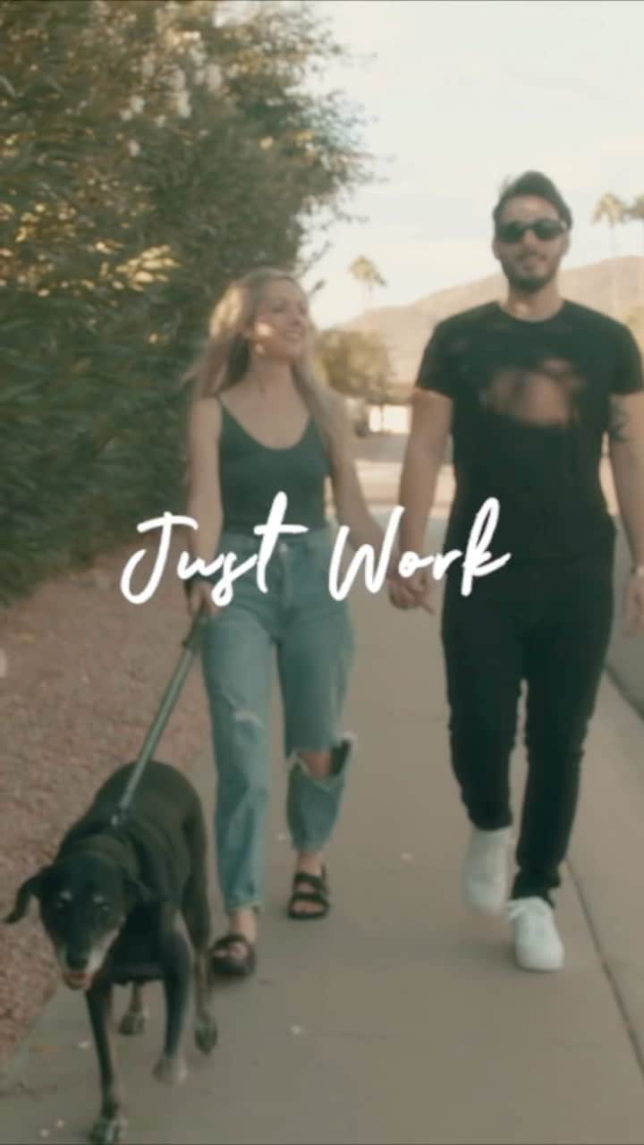 のインスタグラム：「Ahhhh my third single release is finally here!!! Can’t believe you guys can finally enjoy 1/2 my EP! This song Just Work is a favorite among my friends and family. It’s one of those feels good songs about those relationships that “just work” and check off all the right boxes. It’s also a song that makes me believe in real love ❤️  Song credits:Thank you to Curtis Douglas and GG Ramirez for writing this with me! Curtis for Producing and Mixing. Tim Galloway for making the band have a vibbbbbbbe. David Kutch for being a mastering genius.   Video credits: Thank you to Jacob Reynolds for another fun shoot in Arizona! Kyle Kovalchick for being my trusted music video boyfriend! And Isaac Lord for such a vibey Nashville performance shoot! I had such a blast making all these videos!!!  @presidentdouglas  @gg.ramirez  @timegalloway @jacob_mutiny @isaaclordmusic @kyle.kovalchick」