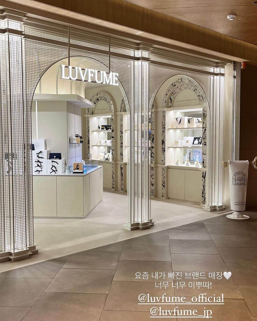 丹羽あんなさんのインスタグラム写真 - (丹羽あんなInstagram)「@luvfume_official 🌙✨ 香りもデザインも素敵な韓国のフレグランスブランド🤍 Coexにある店舗はうっとりする世界観で可愛すぎてドキドキしちゃう。ぜひ韓国へ来たら立ち寄ってみてね〜💭 @parnas_mall   @misato_ichiki  写真撮ってくれてありがとうです🫶🏻🥰🤍」6月16日 23時05分 - an2twistyle
