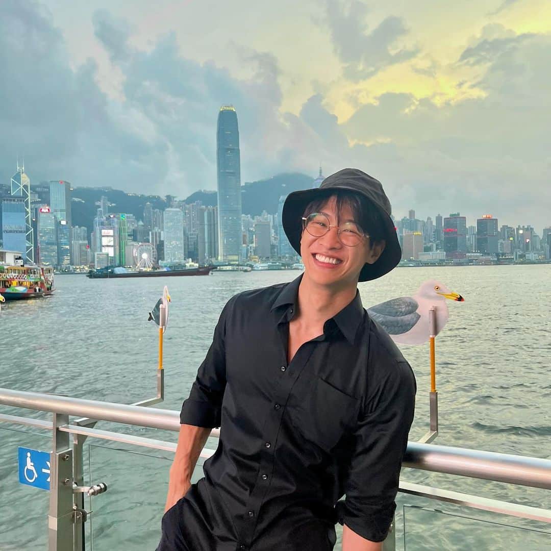 中道理央也さんのインスタグラム写真 - (中道理央也Instagram)「Which one do you like?   Hong Kong has a lot of tall buildings and the night view is so beautiful. I want to visit various places.  #hongkong #life #model #lifestyle #fyp #love」6月16日 23時05分 - lion_nakamichi
