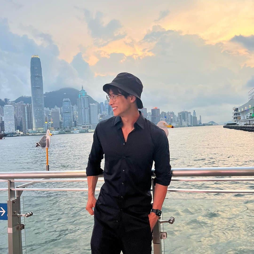 中道理央也さんのインスタグラム写真 - (中道理央也Instagram)「Which one do you like?   Hong Kong has a lot of tall buildings and the night view is so beautiful. I want to visit various places.  #hongkong #life #model #lifestyle #fyp #love」6月16日 23時05分 - lion_nakamichi