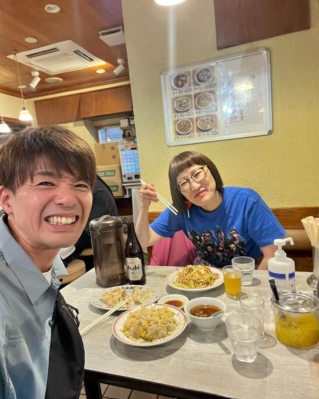 辻井亮平さんのインスタグラム写真 - (辻井亮平Instagram)「今日も1日お疲れ様でした！  最後のライブ中、楽屋でスパイクのまっちゃんに言われました。  『誕生日だったからご飯会やってよ。でも今日は終わりも遅いからサクっとご飯だけでいいよ。誕生日のご飯会はまた別でやってよ。』  なんちゅう誘い文句や！！  気づけば全部タメ口やないか！！  #スパイク #まっちゃん #めちゃくちゃキレてた #色んな事に 🤣 #聞いて欲しかったんか #スッキリしたか ？ #何でも言えよ #俺耳ええからな #何でも聞けるで #山さん」6月16日 23時07分 - aironhed_tsujii