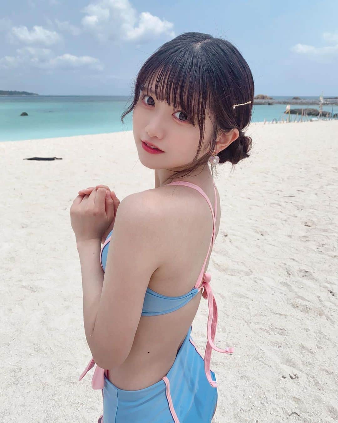 原田珠々華さんのインスタグラム写真 - (原田珠々華Instagram)「🏄‍♂️🤍  なつい！あつ！👙  #虹のコンキスタドール #虹コン #虹コン予科生 #沖縄 #沖縄旅行 #沖縄観光 #水着 #ビキニ #スク水 #ミディアムヘア #ミディアムヘアアレンジ #ツインお団子 #japanese #japanesegirl #girl #japaneseidol #idol #instagood #instalike #kawaii #雰囲気好きな人いいね #ビーチ #いいね返し」6月16日 23時21分 - harada_suzuka