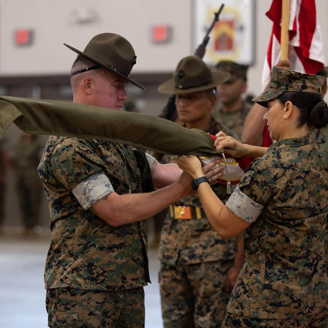 アメリカ海兵隊さんのインスタグラム写真 - (アメリカ海兵隊Instagram)「4th Recruit Training Battalion  📍@MCRDParrisIsland (June 15, 2023)  #Marines and guests gathered at the All Weather Training Facility for the deactivation ceremony of Fourth Recruit Training Battalion, Recruit Training Regiment.  The deactivation of the unit will standardize recruit training for men and women and will allow the #MarineCorps to reorganize its recruit training personnel structure to facilitate a closer organizational structure between the two recruit training depots.  📷 (U.S. Marine Corps photo by Lance Cpl. Michelle Brudnicki)  #USMC #SemperFi」6月16日 23時16分 - marines