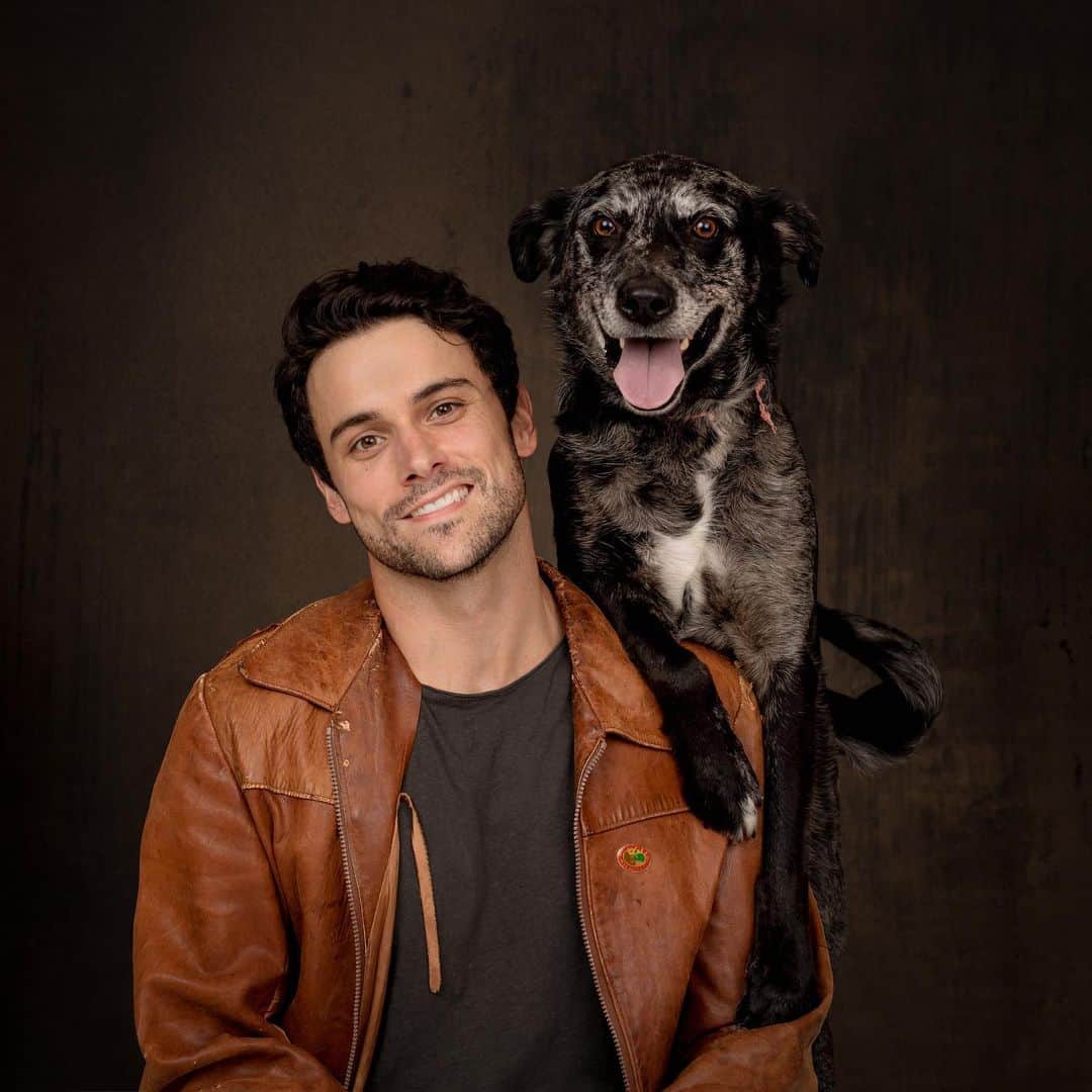 ジャック・ファライーのインスタグラム：「Had a blast shooting with @charlienunnphotography even though banjo was a diva. They’re putting together a book that will benefit @wagsandwalks - keep an eye out for it!」