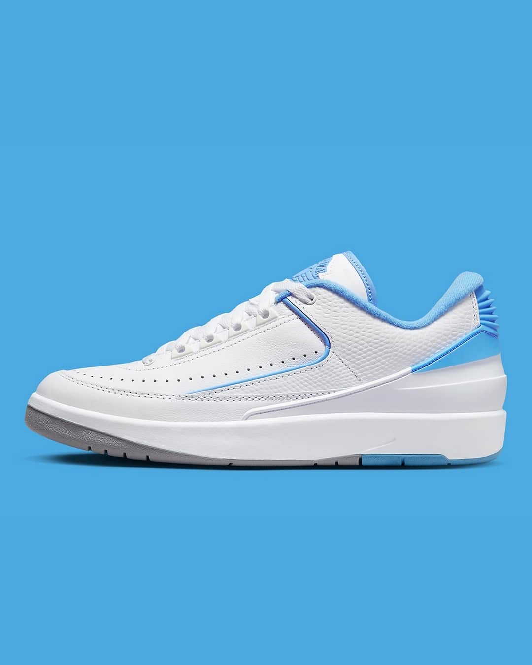 Sneaker News x Jordans Dailyさんのインスタグラム写真 - (Sneaker News x Jordans DailyInstagram)「OFFICIAL IMAGES: Air Jordan 2 Low "UNC" 🧊⁠ Releasing July 8th -- 🔥 or 🗑️!?⁠ ⁠ LINK IN BIO for a closer look 🖼️」6月16日 23時41分 - jordansdaily