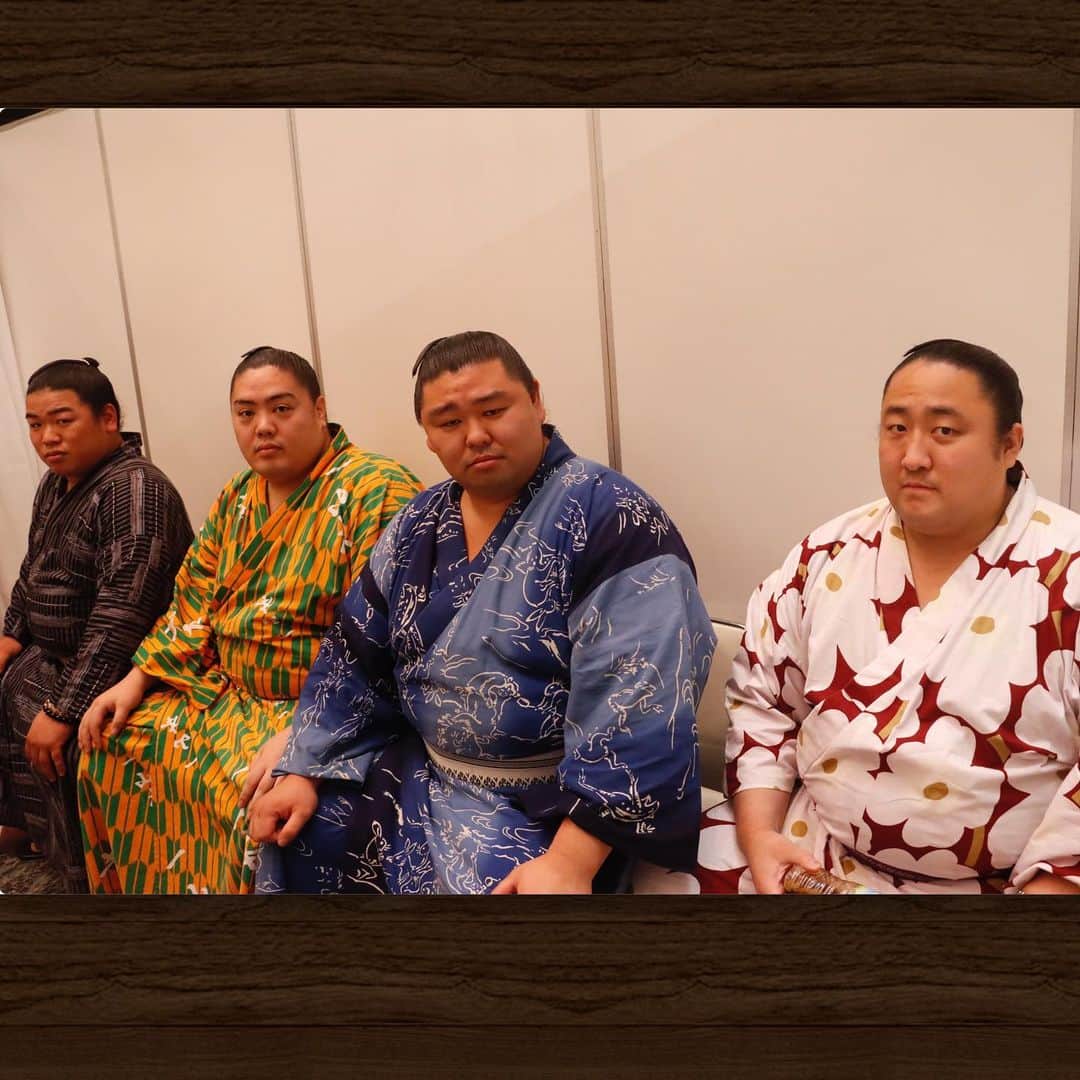 日本相撲協会さんのインスタグラム写真 - (日本相撲協会Instagram)「九州場所PRイベント「腹タッチ会！」  6月11日、福岡県天神でイベントが開催されました。 トークショーから歌コーナー、お互いを褒め合う対決！？まで内容盛りだくさんでした。  参加力士は、 正代・佐田の海・宇良・平戸海・一山本 九州場所先発担当の三保ヶ関親方・小野川親方・不知火親方も頑張りました！ オフショットを含めて少しお届け！  イベントの様子は相撲協会公式YouTubeにて公開中！  @sumokyokai  #sumo #相撲 #九州 #福岡 #天神 #九州場所 #fukuoka #腹タッチ会 #イベント  #お相撲さん #japan #japanculture」6月19日 15時00分 - sumokyokai