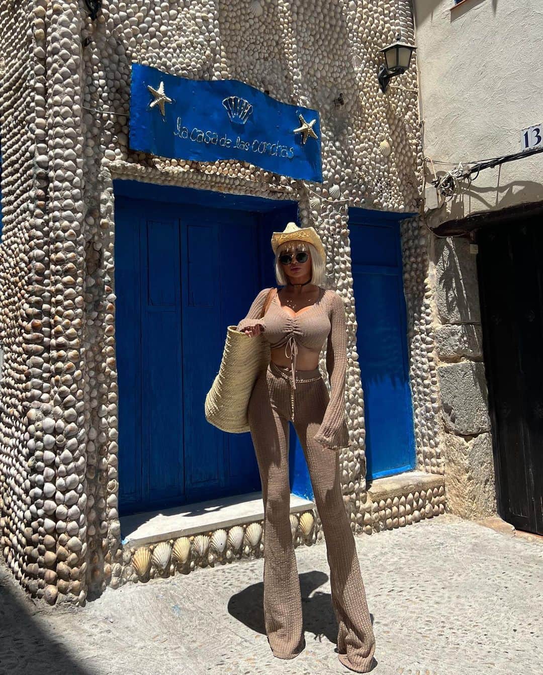 イリーナ・イワノワさんのインスタグラム写真 - (イリーナ・イワノワInstagram)「@FashionNova new Malibu collection just launched 😎  Wearing size XS ( stretchy)」6月16日 23時43分 - hipdoll