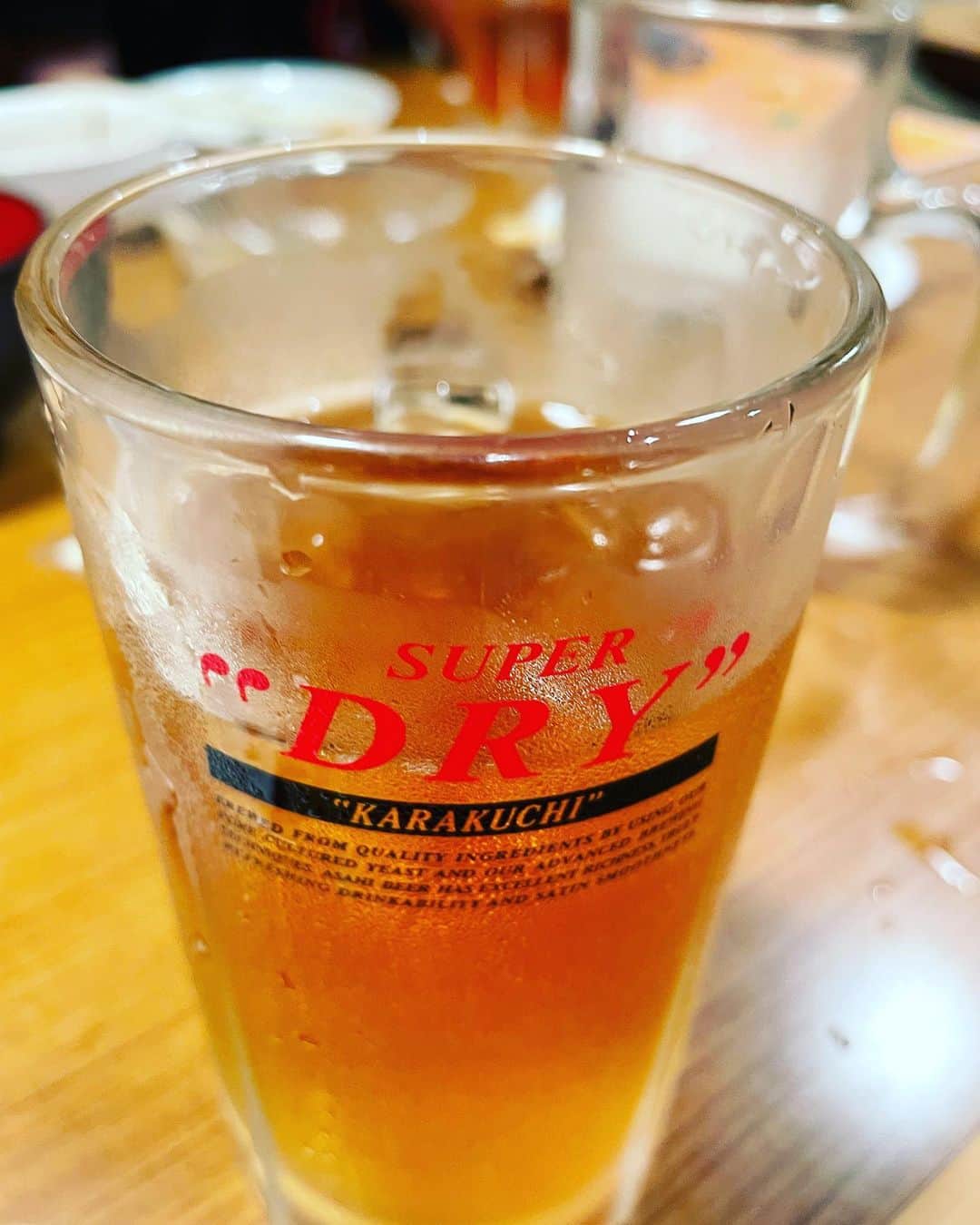 三吉ツカサのインスタグラム：「カッチカチのウーロンハイ頂いとる #広島 #赤ヘル」